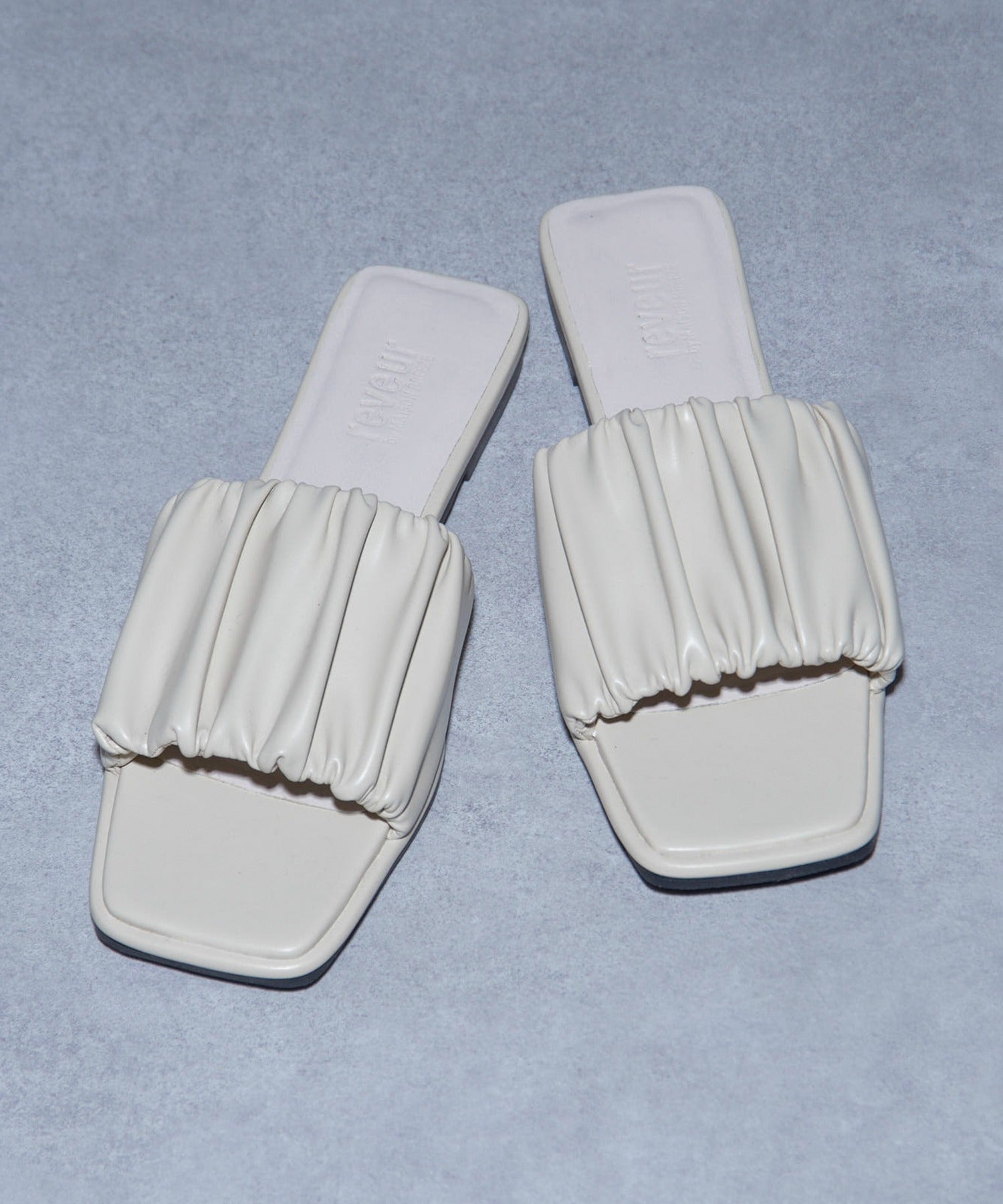 メゾンブリーズレヴール MAISON BREEZE reveur square toe gather sandals （アイボリー） アイボリー