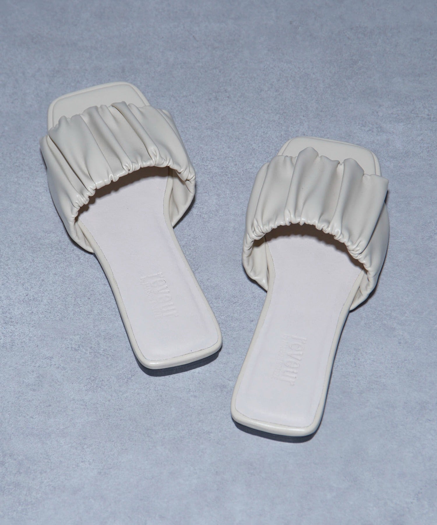 メゾンブリーズレヴール MAISON BREEZE reveur square toe gather sandals （アイボリー） アイボリー