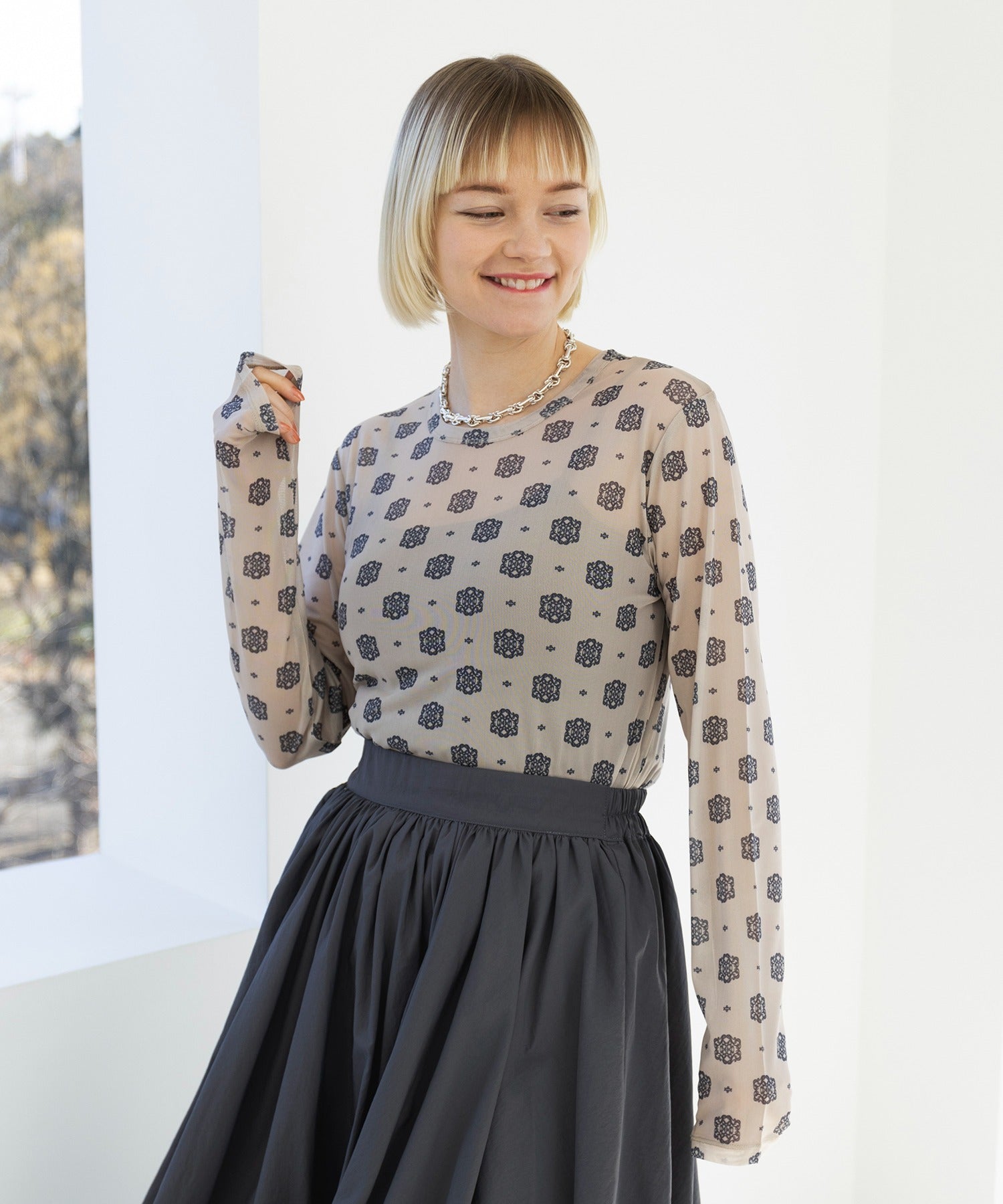 メゾンブリーズレヴール MAISON BREEZE reveur crew neck printed sheer tops クルーネックプリントシアートップス （ベージュ系その他2） ベージュ系その他2