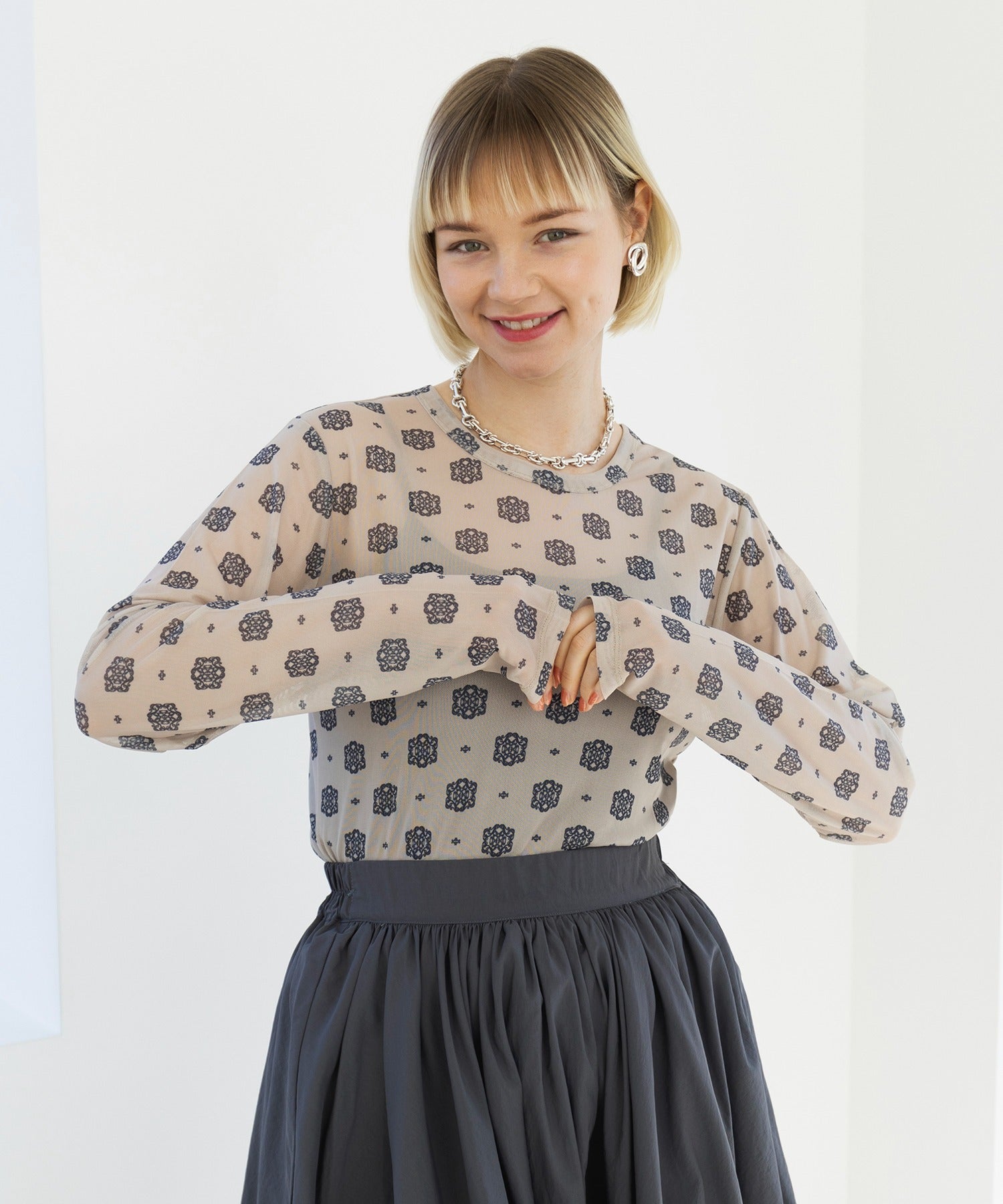 メゾンブリーズレヴール MAISON BREEZE reveur crew neck printed sheer tops クルーネックプリントシアートップス （ベージュ系その他2） ベージュ系その他2