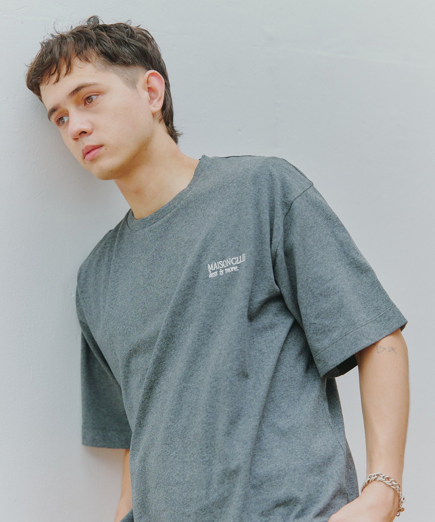 メゾンクラブ MAISON CLUB One Point Embroidery Tee / ワンポイント刺繍Tシャツ （グレー） グレー