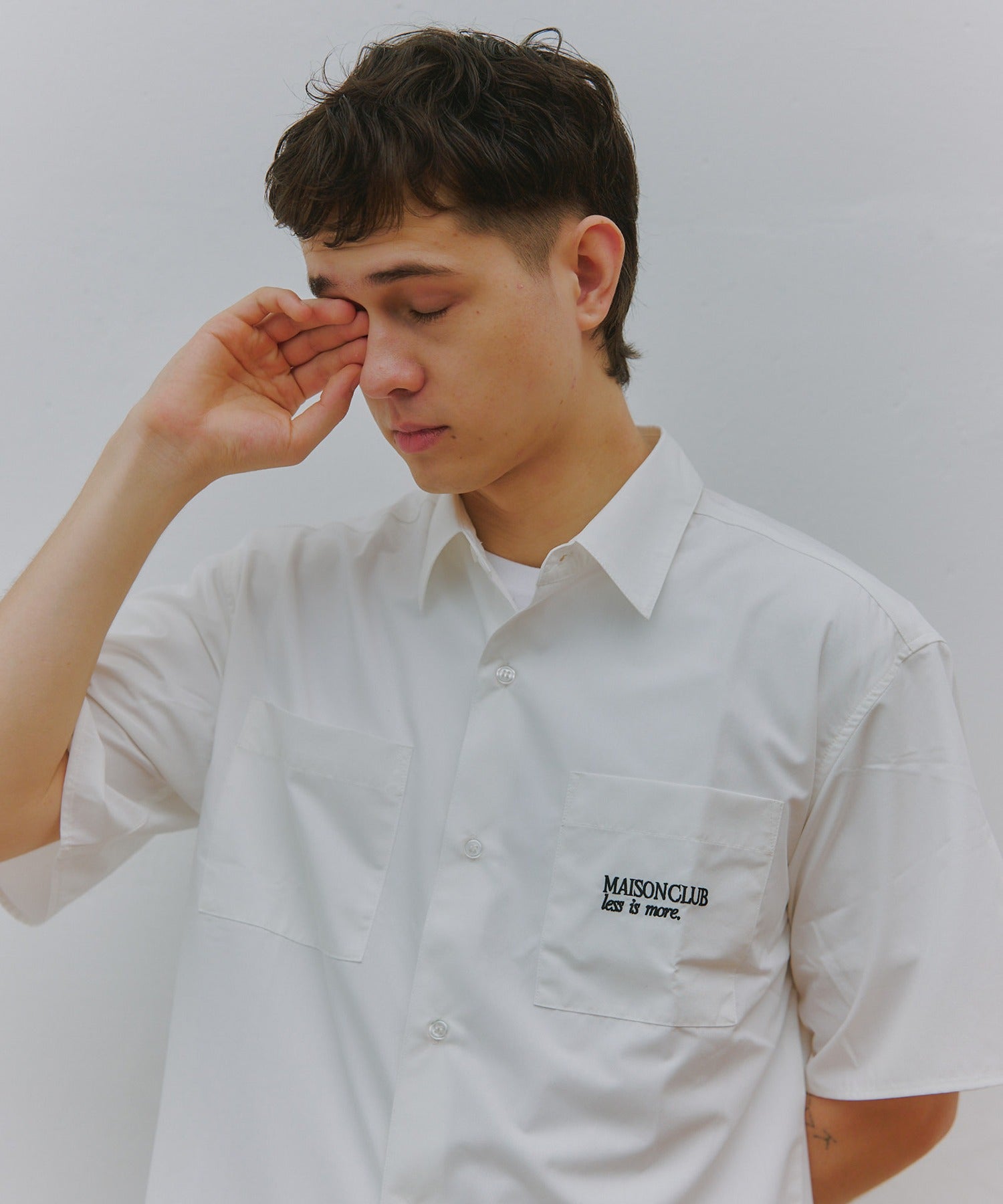 メゾンクラブ MAISON CLUB Regular Collar Embroidery Half Sleeve Shirt / レギュラーカラー刺繍シャツ （ホワイト） ホワイト