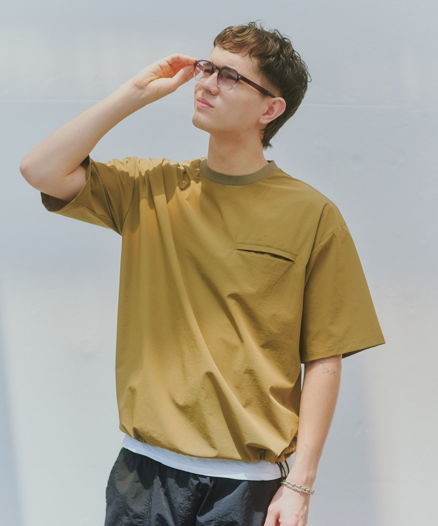 メゾンクラブ MAISON CLUB Tech Drawstring Tee / テックドロストTシャツ （カーキ） カーキ