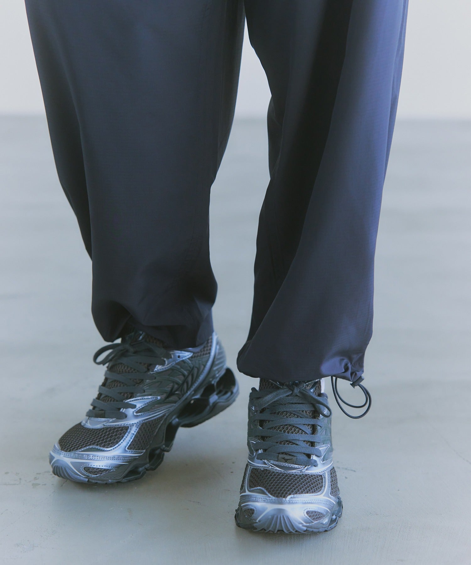 メゾンクラブ MAISON CLUB SUPER LIGRT TECH TRAVEL EASY TROUSERS /超軽量リップストップ素材 （ネイビー） ネイビー