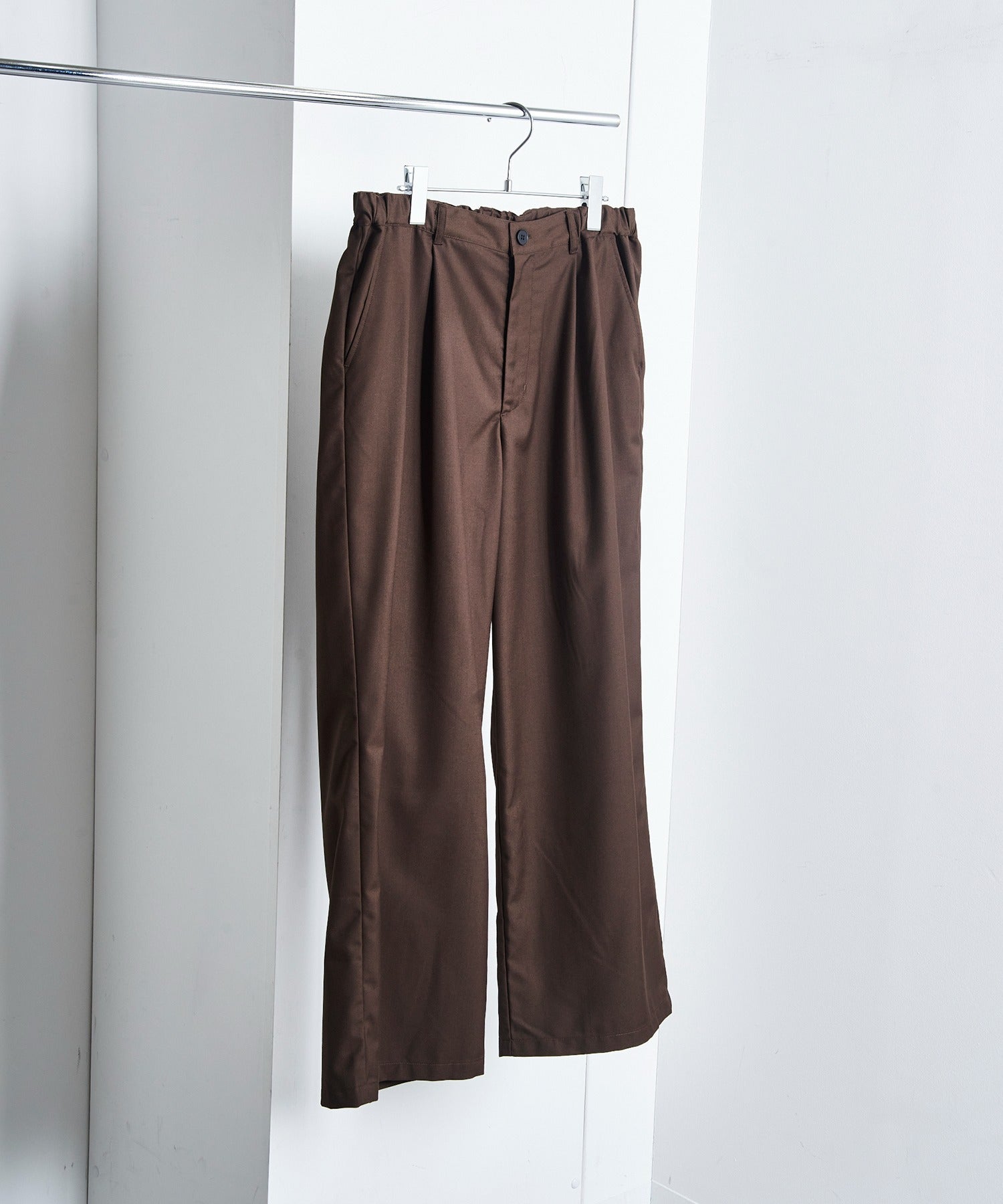 メゾンクラブ MAISON CLUB Everyday Twill Wide Tuck Pants / エブリデイツイルワイドタックパンツ （ブラウン） ブラウン