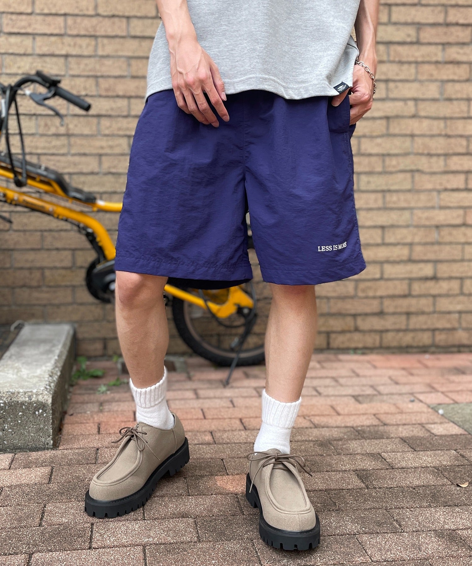 メゾンクラブ MAISON CLUB ワンポイント刺繍ナイロンハーフパンツ LESS IS MORE （ネイビー） ネイビー
