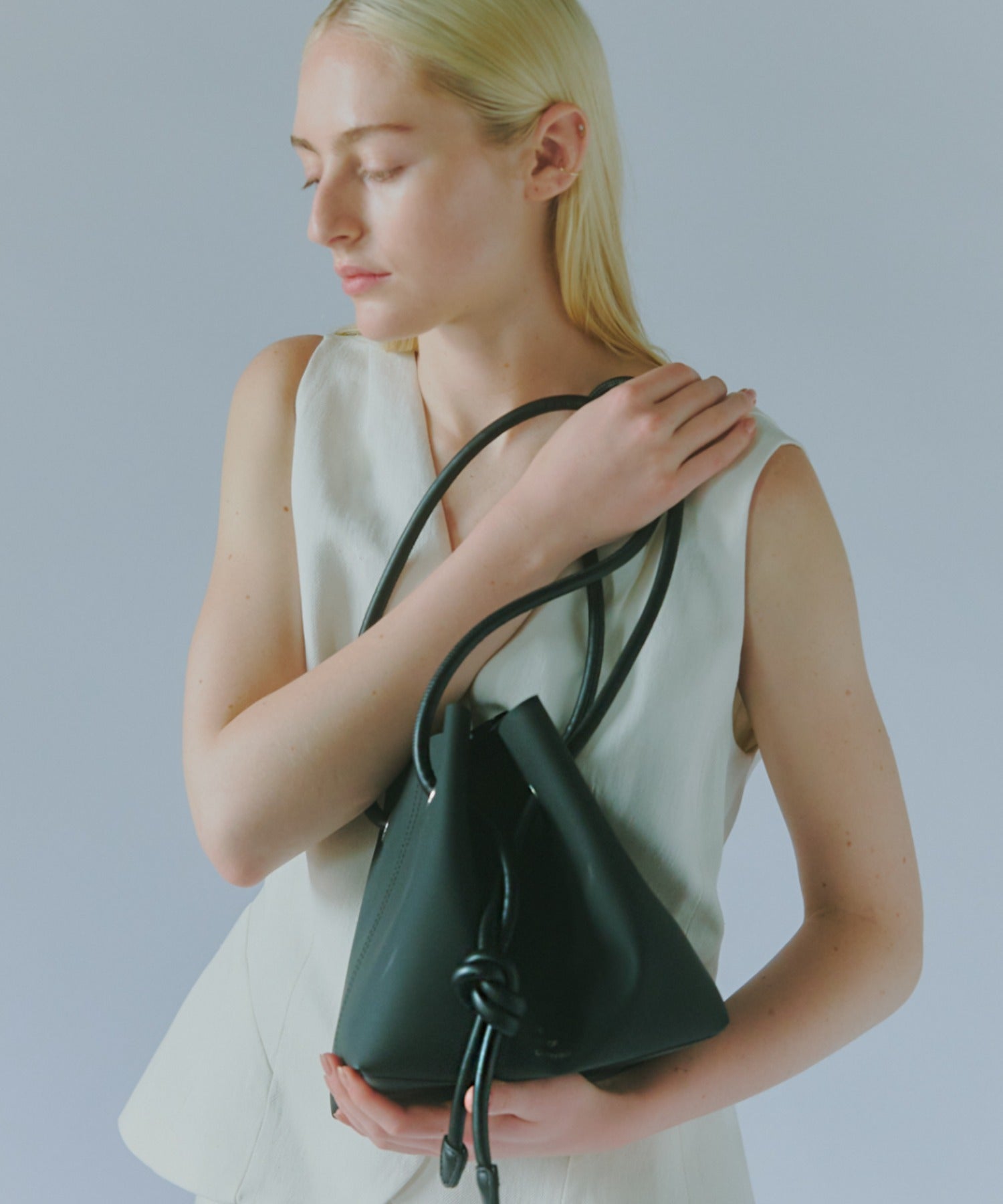ジアートオブキャリング THE ART OF CARRYING  POUCH / 軽量 巾着バッグ （ブラック） ブラック