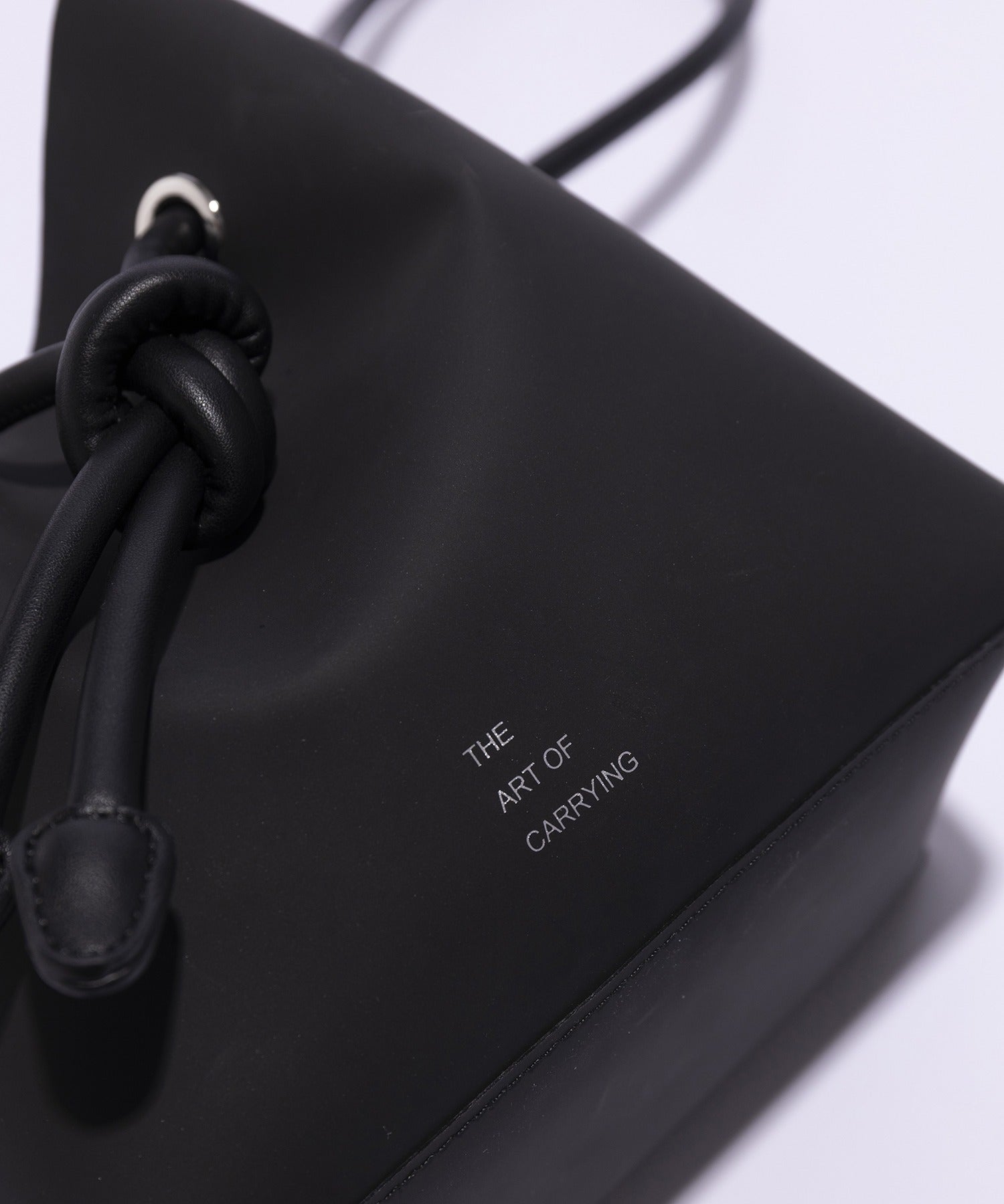 ジアートオブキャリング THE ART OF CARRYING  POUCH / 軽量 巾着バッグ （ブラック） ブラック