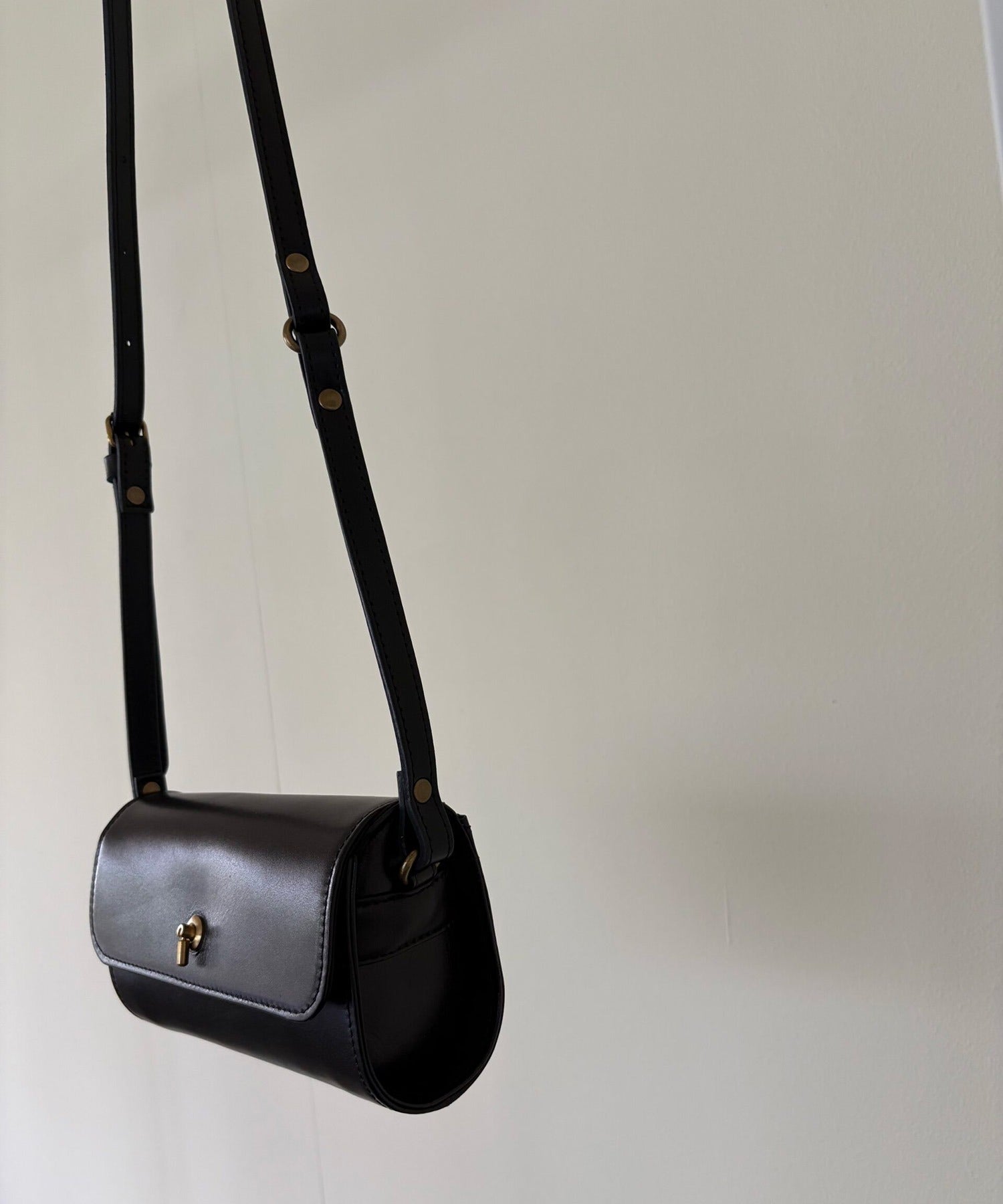 タイドウェイ TIDEWAY MOSS ROLL FLAP BAG （ブラック） ブラック