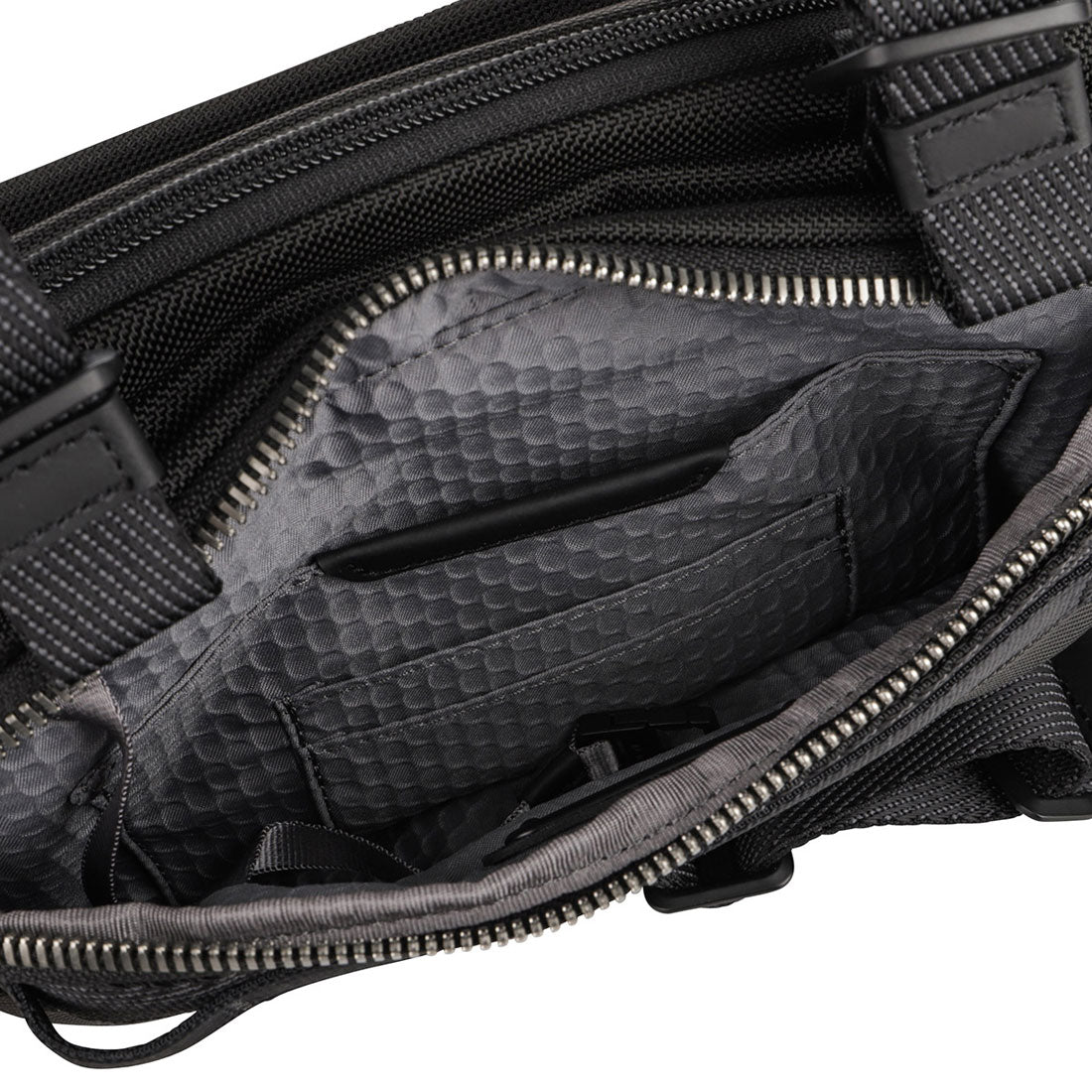 トゥミ TUMI ウエストバッグ・ボディバッグ アルファブラボー ペイトン バイク スリング 0232717D/146687 1041 BLACK