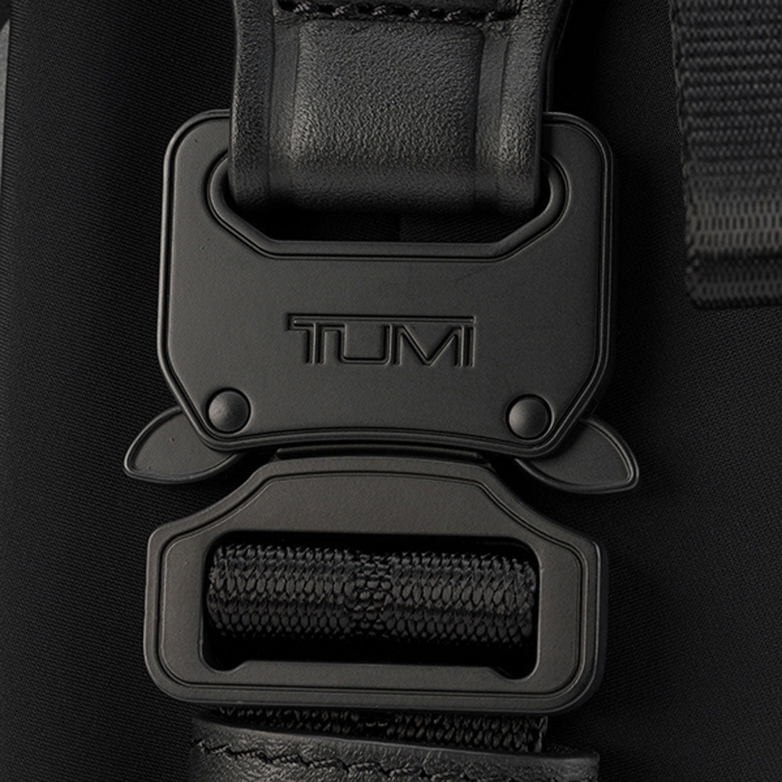 トゥミ TUMI ウエストバッグ・ボディバッグ タホ ボーズマン スリング 798675D/125378 1041 BLACK