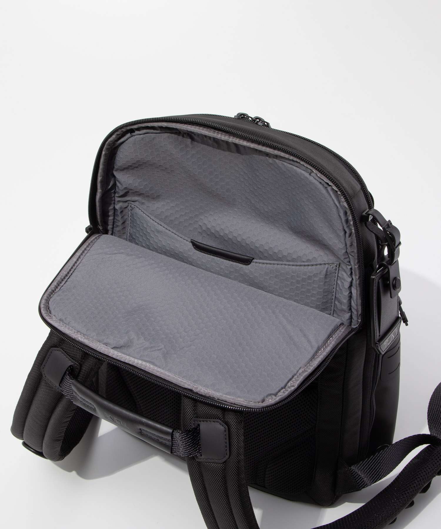 トゥミ TUMI トゥミ TUMI ALPHA BRAVO アルファ ブラボー Navigation Backpack ナヴィゲーション バックパック 0232793D 142479 1041 （ブラック） ブラック
