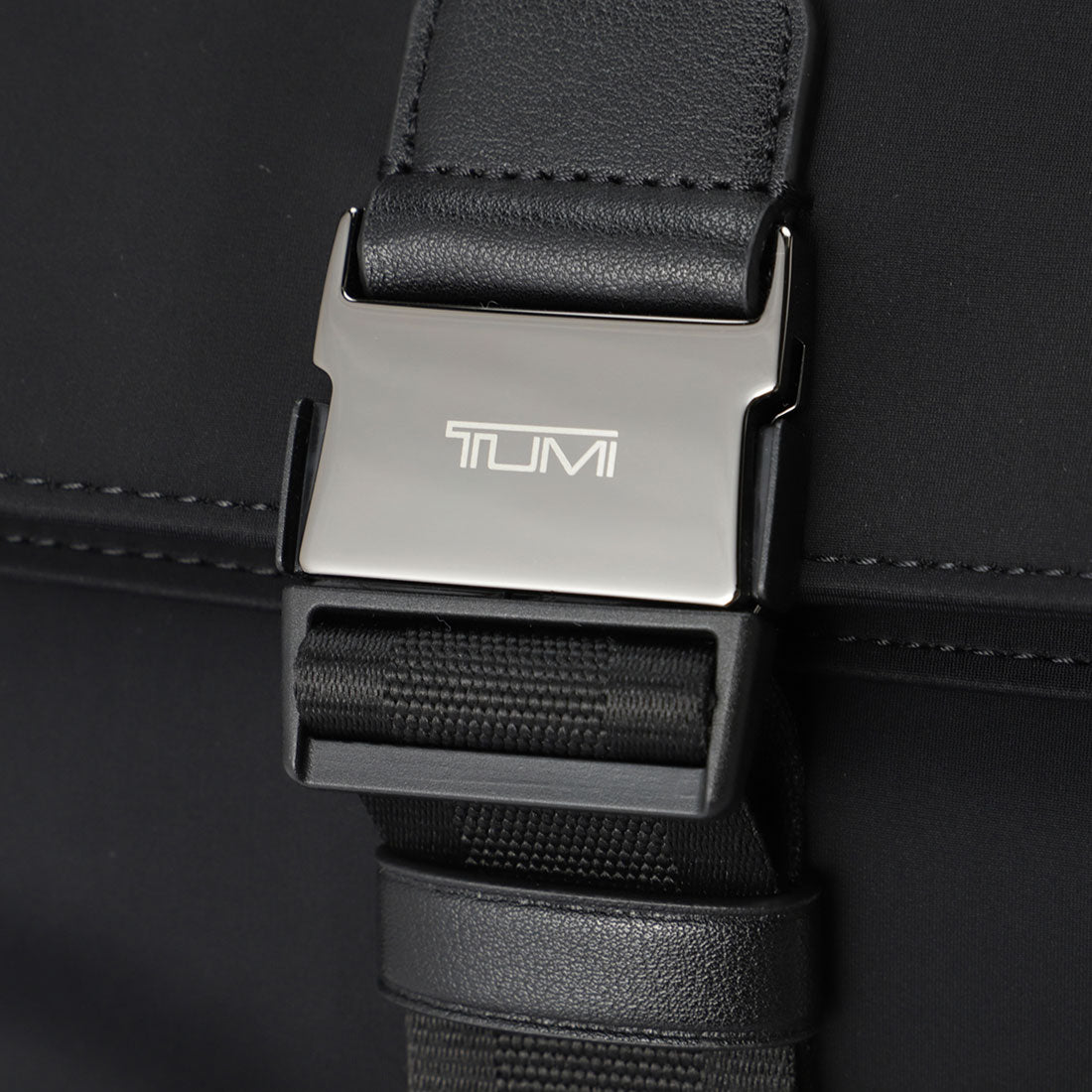 トゥミ TUMI リュックサック ハリソン OSBORN ROLL TOP BACKPACK 6602021DD/144566 1050 BLACK （ブラック） ブラック