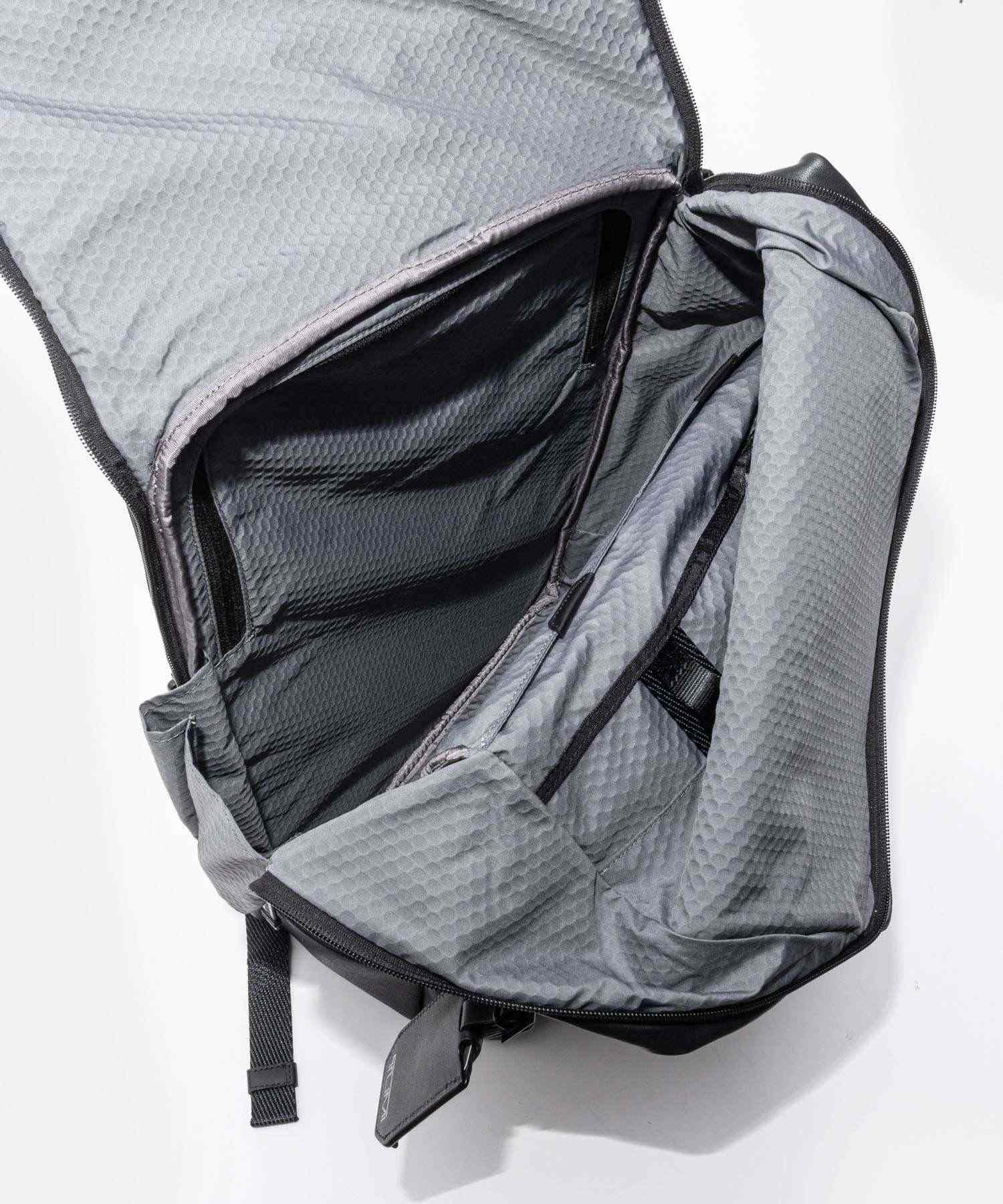 トゥミ TUMI トゥミ TUMI ALPHA BRAVO アルファブラボー SURVEILLANCE BACKPACK レザー サーヴェイランス フラップ バックパック 093 （BLACK/ブラック） BLACK/ブラック