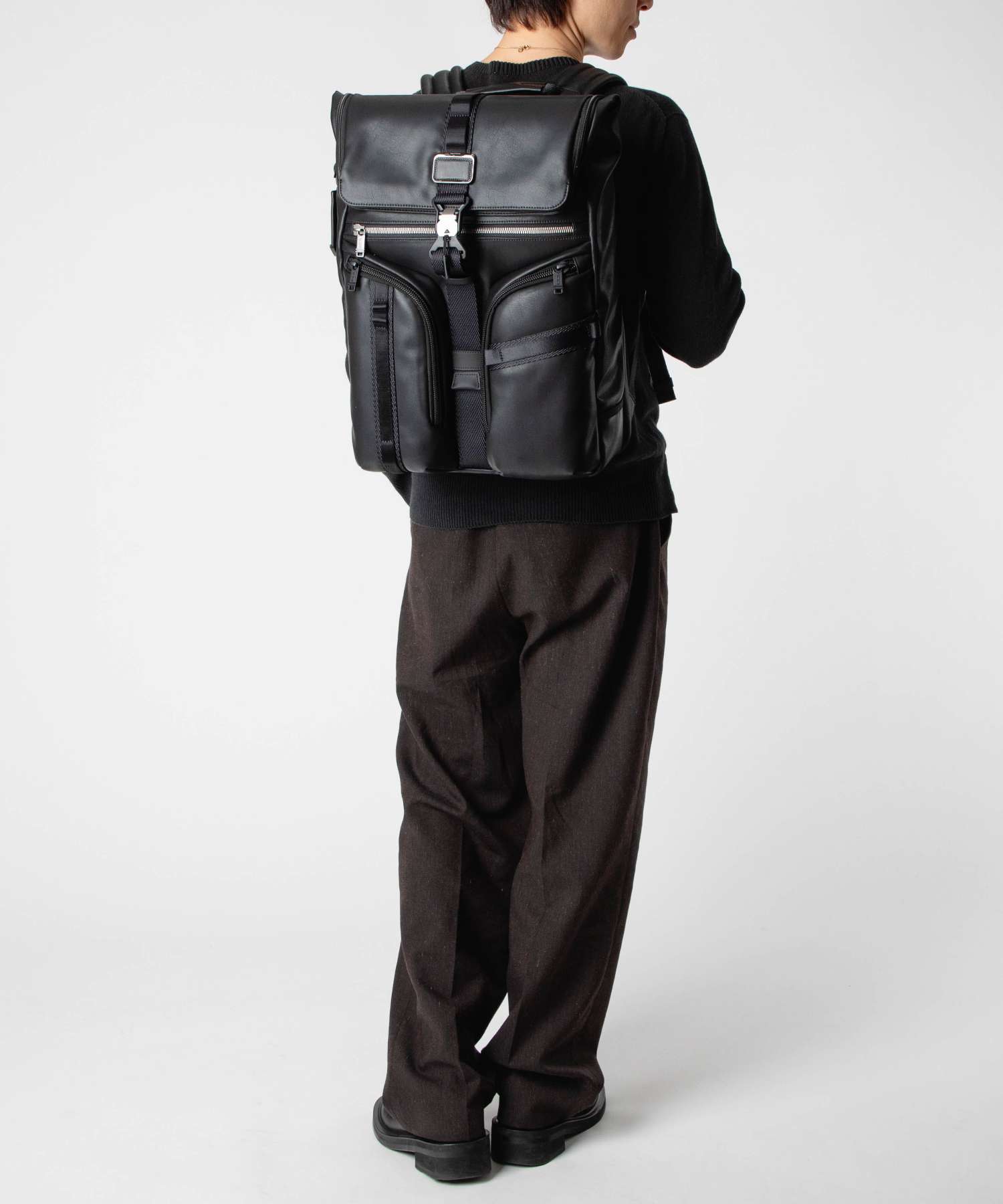 トゥミ TUMI トゥミ TUMI ALPHA BRAVO アルファブラボー SURVEILLANCE BACKPACK レザー サーヴェイランス フラップ バックパック 093 （BLACK/ブラック） BLACK/ブラック