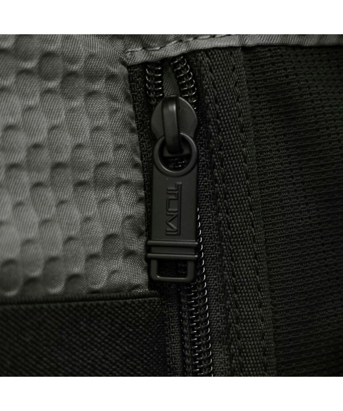 トゥミ TUMI 【日本正規品】トゥミ ボディバッグ TUMI スリングバッグ ALPHA BRAVO Esports 斜めがけ 縦型 eスポーツ 02325002 （ブラック） ブラック