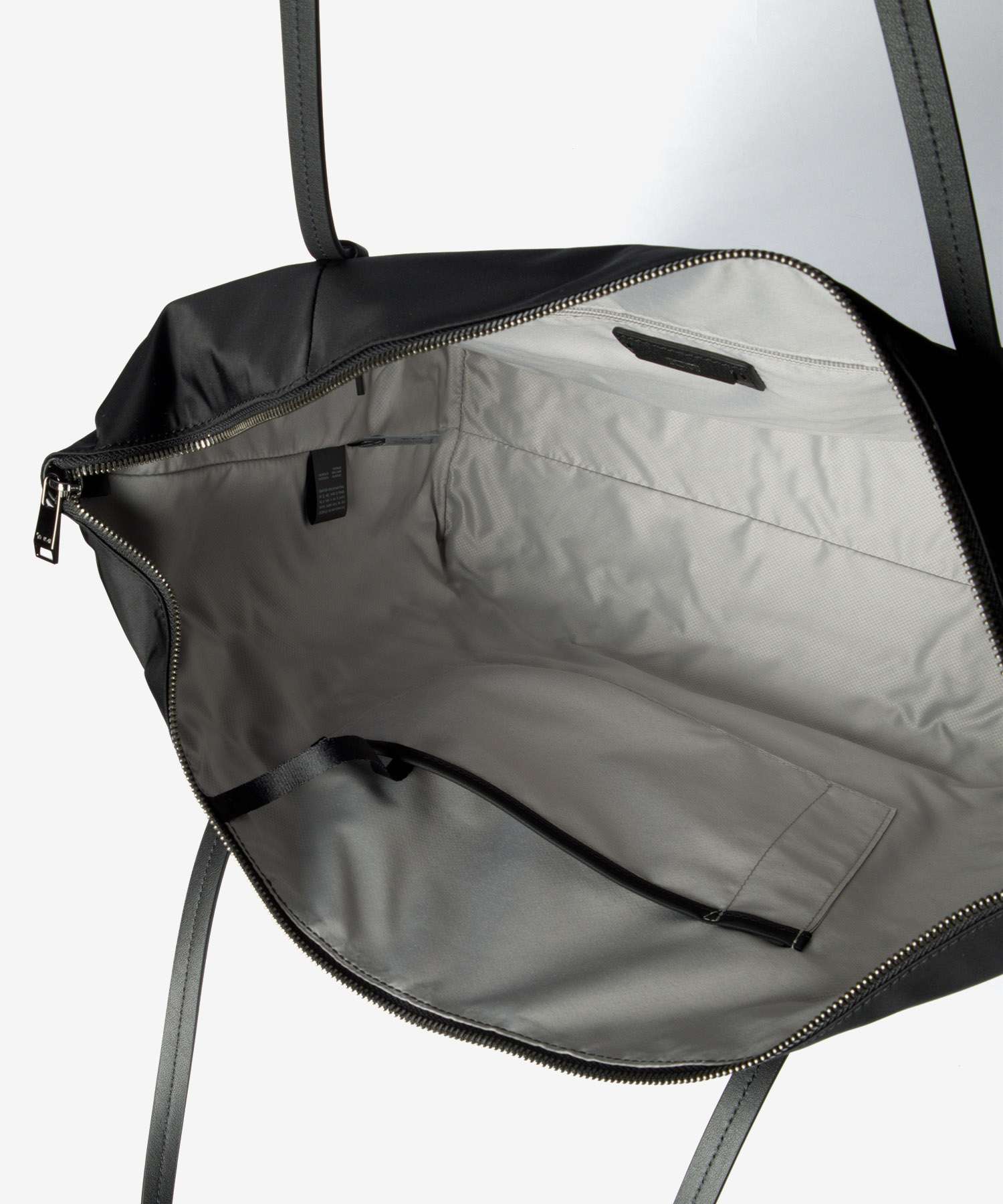 トゥミ TUMI VOYAGEUR ヴォヤジュール Q TOTE キュー トート （BLACK/GUNMETAL） BLACK/GUNMETAL