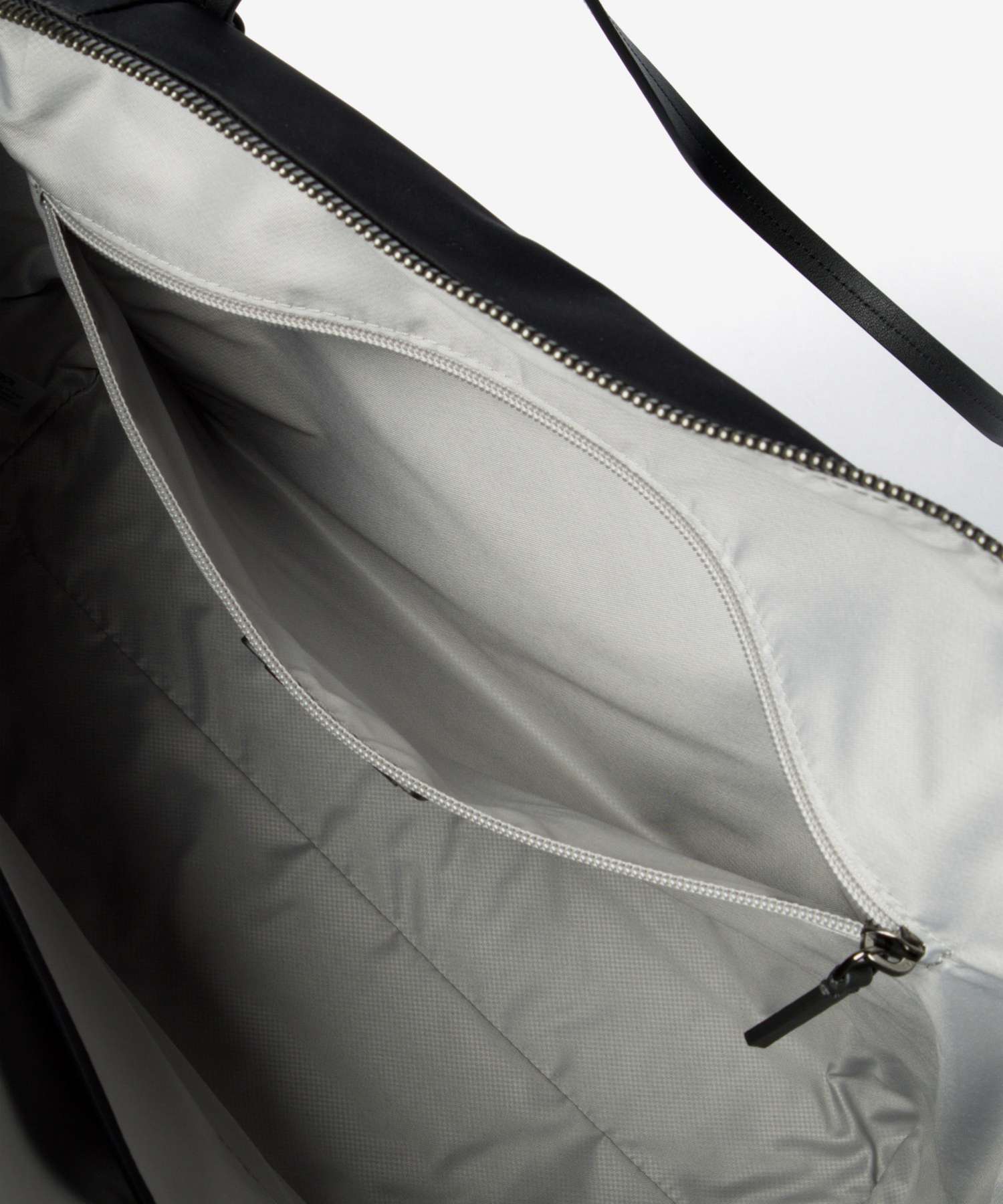 トゥミ TUMI VOYAGEUR ヴォヤジュール Q TOTE キュー トート （BLACK/GUNMETAL） BLACK/GUNMETAL