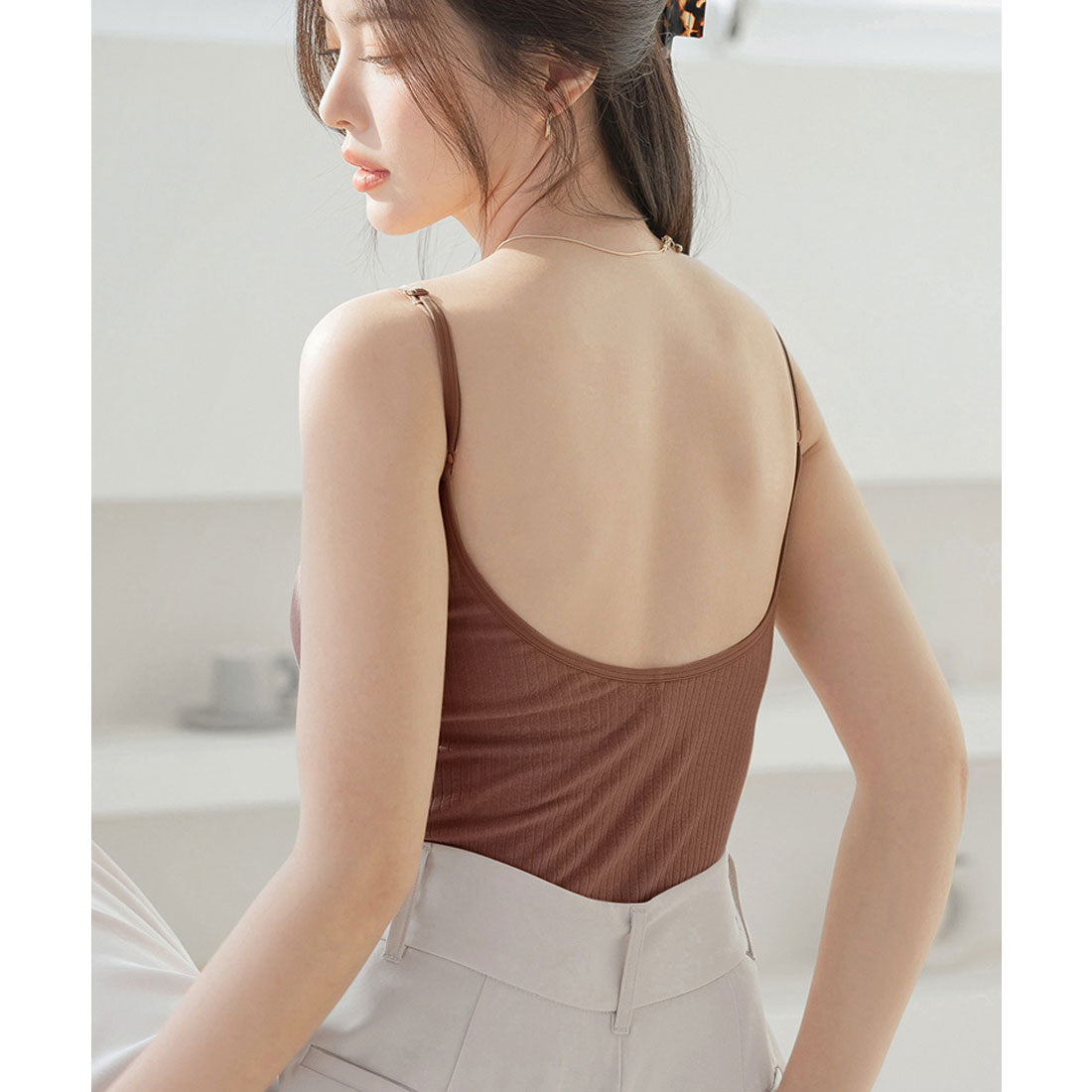 ツーハッチ tu-hacci カップ付き バックオープンブラトップキャミ （太リブ/ブラウン） 太リブ/ブラウン