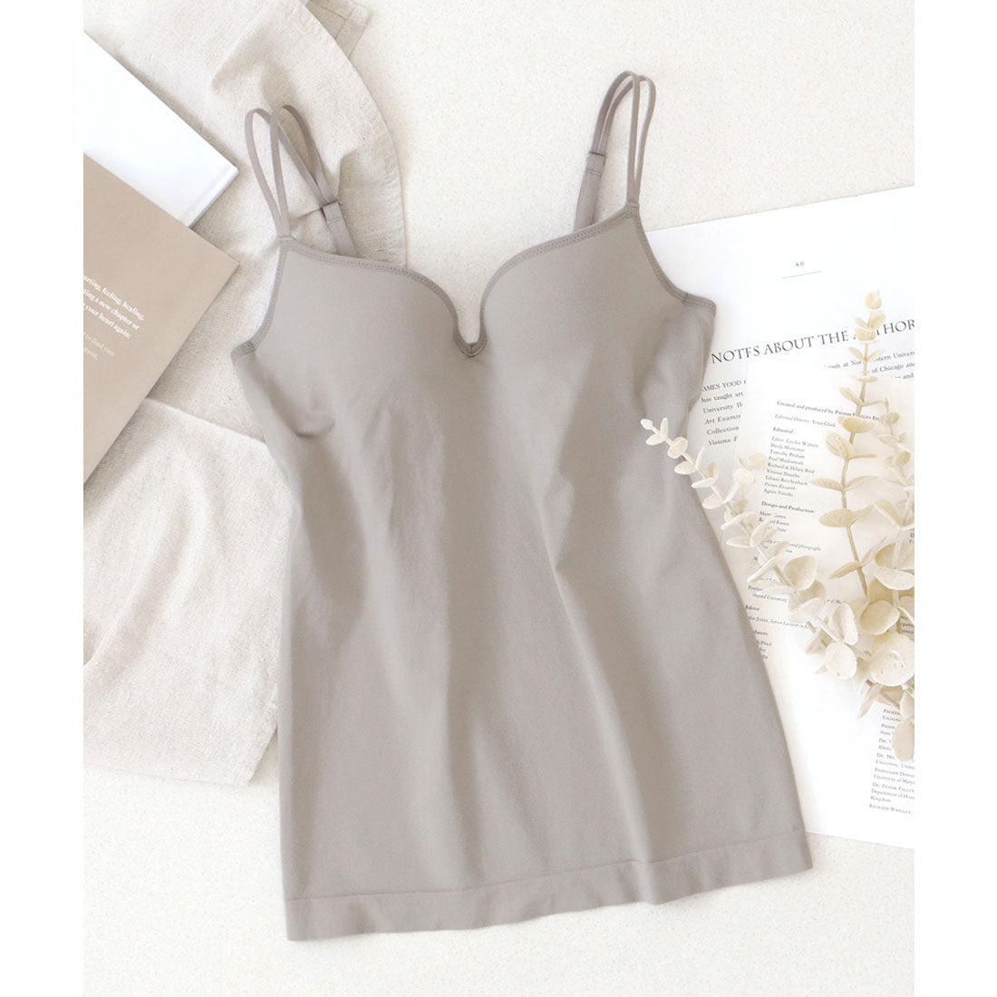 ツーハッチ tu-hacci 《ブラモネ》「2cup盛りtype」ワイヤー入り深V型キャミ （モカ） モカ