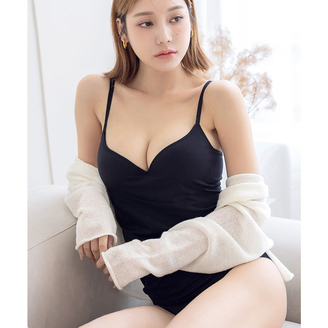 ツーハッチ tu-hacci 《ブラモネ》「2cup盛りtype」ワイヤー入り深V型キャミ （ブラック） ブラック