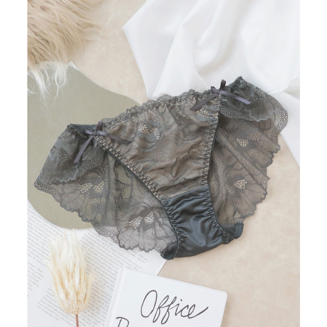 "Two Hatch tu-hacci Peony Lace Side Ribbon Shorts [Shorts Only] [Non-Returnable Item]"