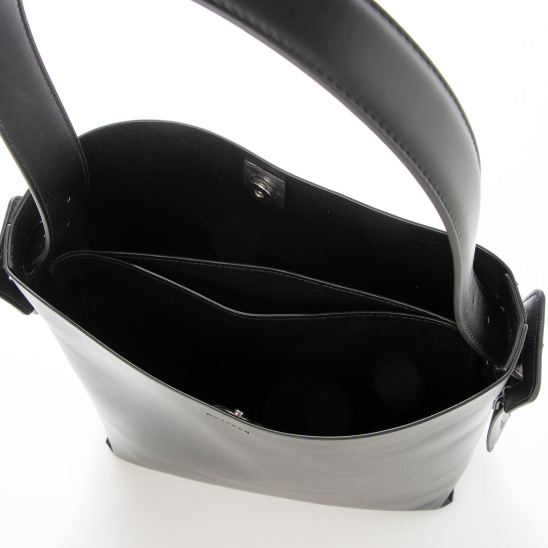 アングリッド Ungrid ソフトスムース クルミバックルA4ショルダーバッグ （BLK） BLK