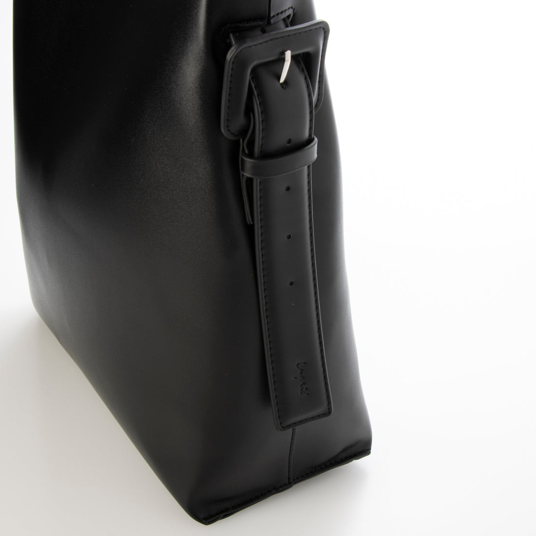アングリッド Ungrid ソフトスムース クルミバックルA4ショルダーバッグ （BLK） BLK