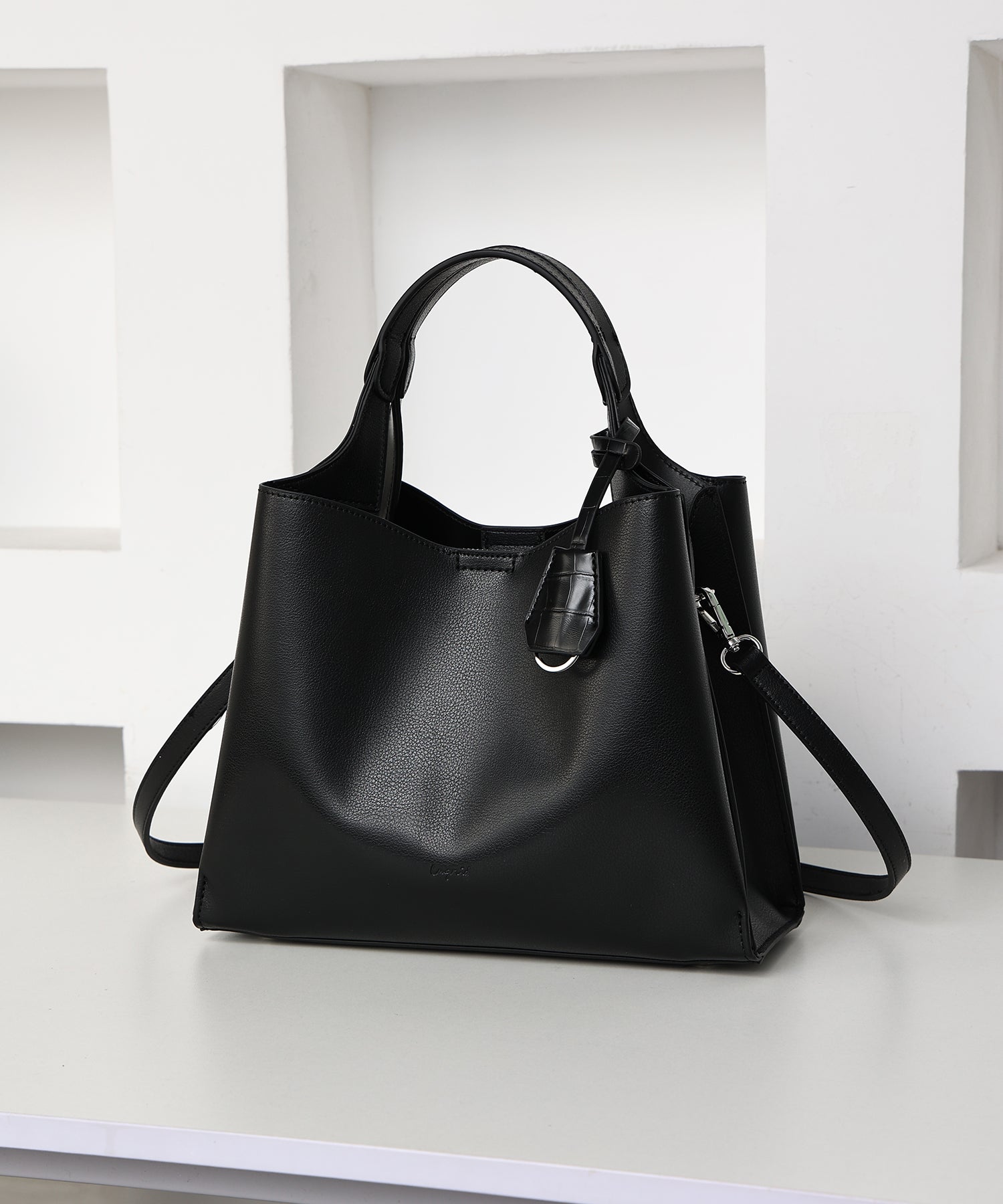 アングリッド Ungrid 軽量スムース クロコキーチャーム付両アオリポケットハンドバッグ （BLK） BLK