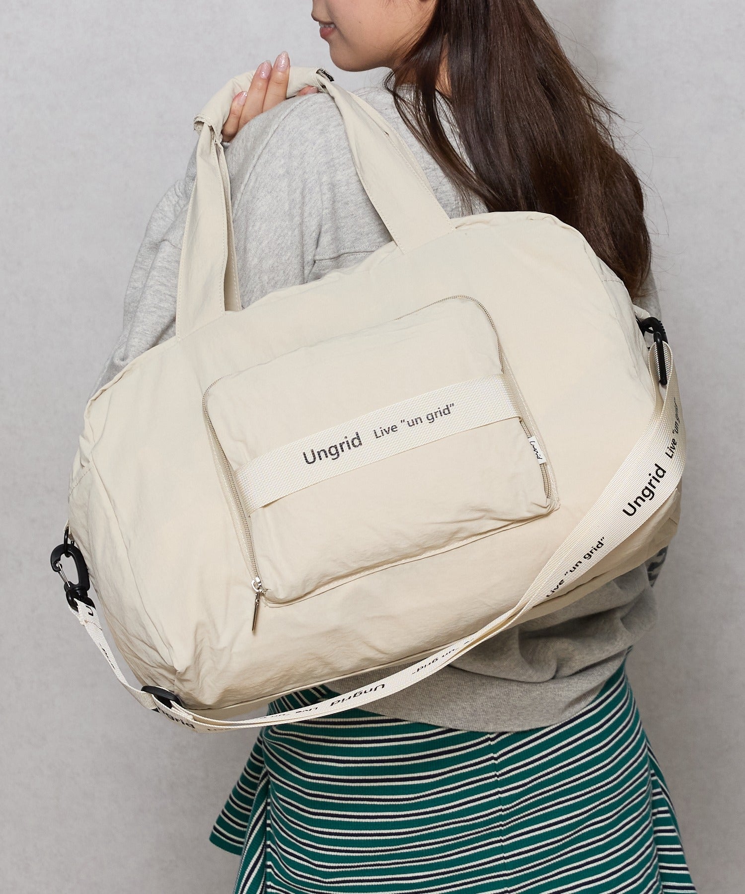 アングリッド Ungrid 撥水軽量ソフトナイロン ロゴテープ折り畳みラージボストンバッグ(33L） （IVO） IVO