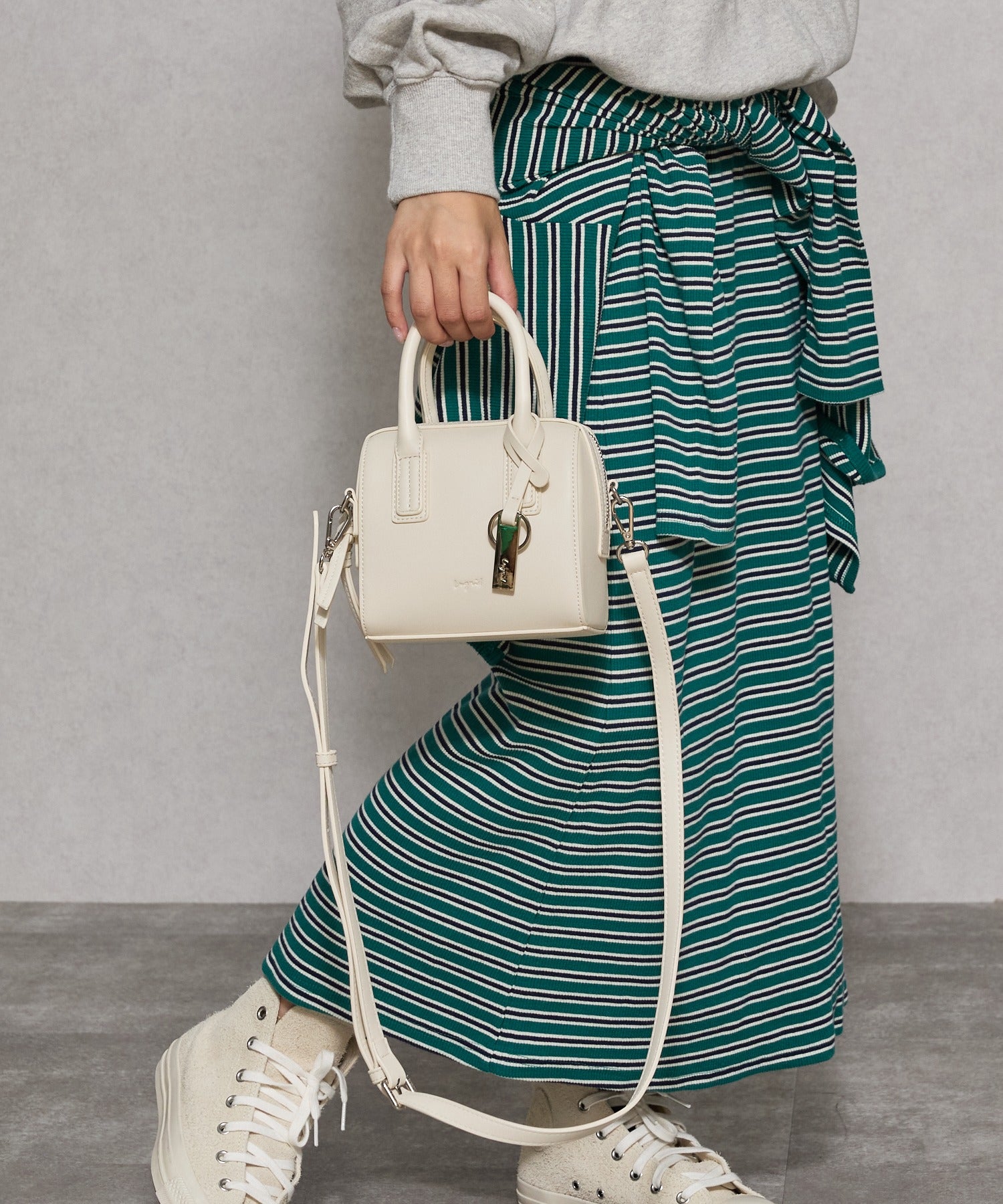 アングリッド Ungrid シンプルスムース ミニボストンバッグ ホワイト