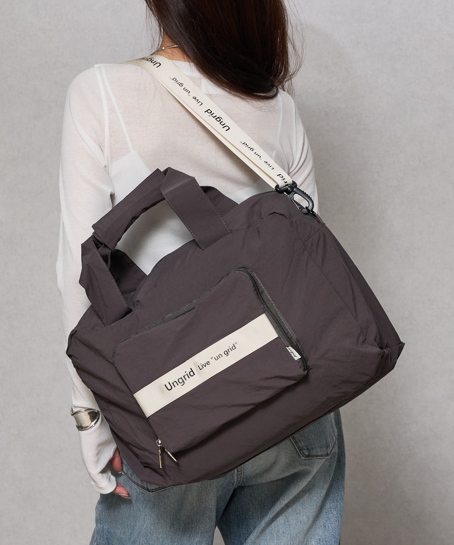 アングリッド Ungrid 撥水軽量ソフトナイロン ロゴテープ折り畳みラージボストンバッグ(33L） （GRY/IVO） GRY/IVO