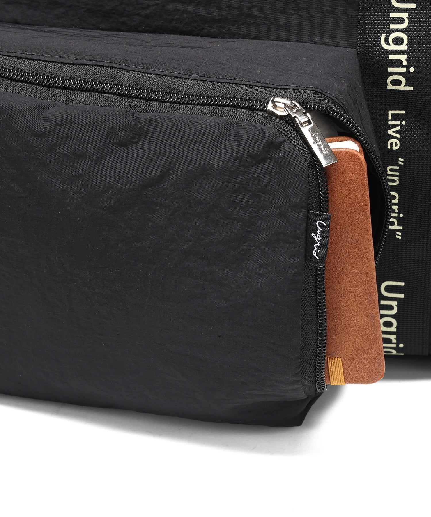 アングリッド Ungrid 撥水軽量ソフトナイロン ロゴテープ折り畳みラージボストンバッグ ブラック