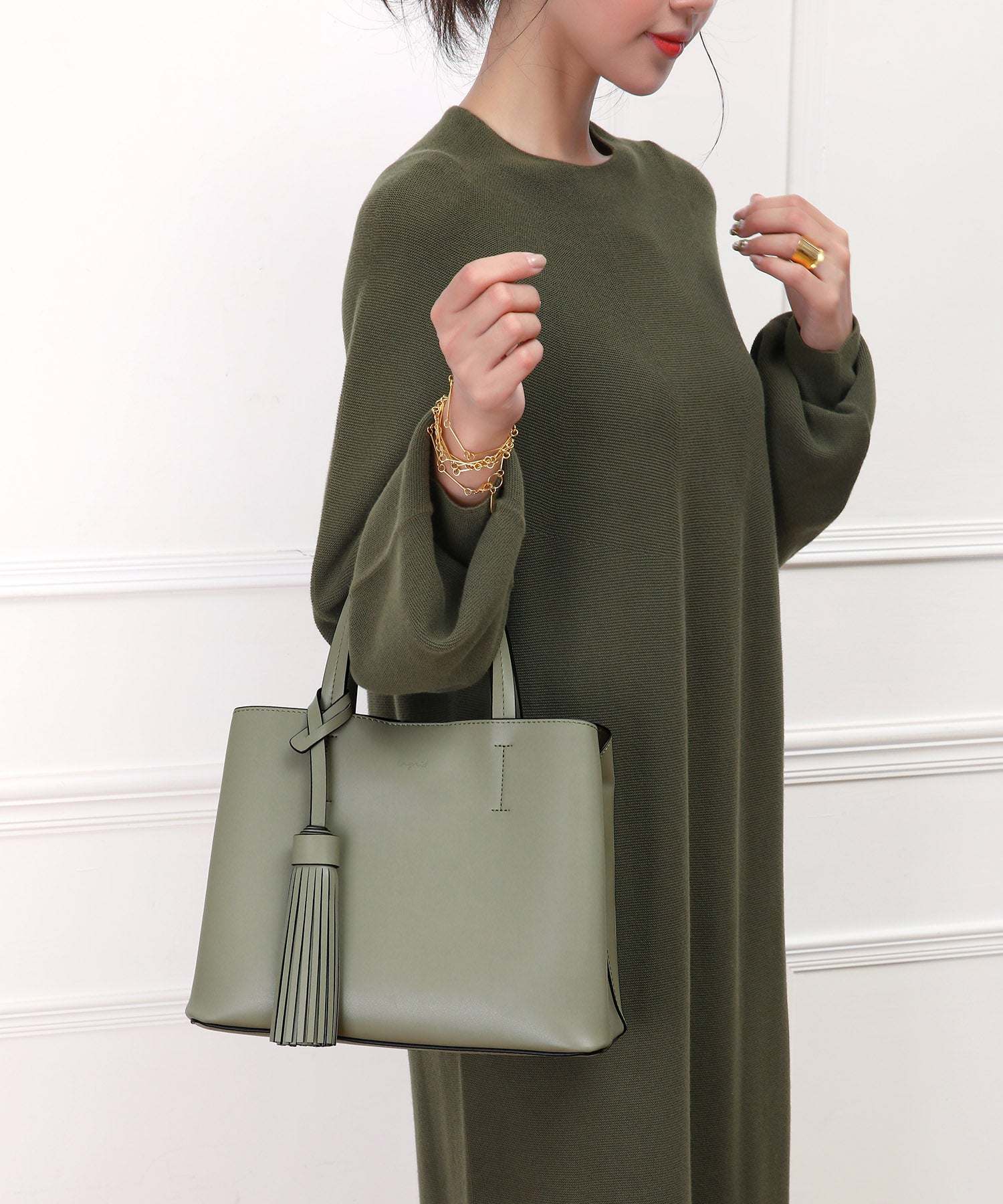 アングリッド Ungrid ビッグタッセル ハンドバッグ （OLV） OLV