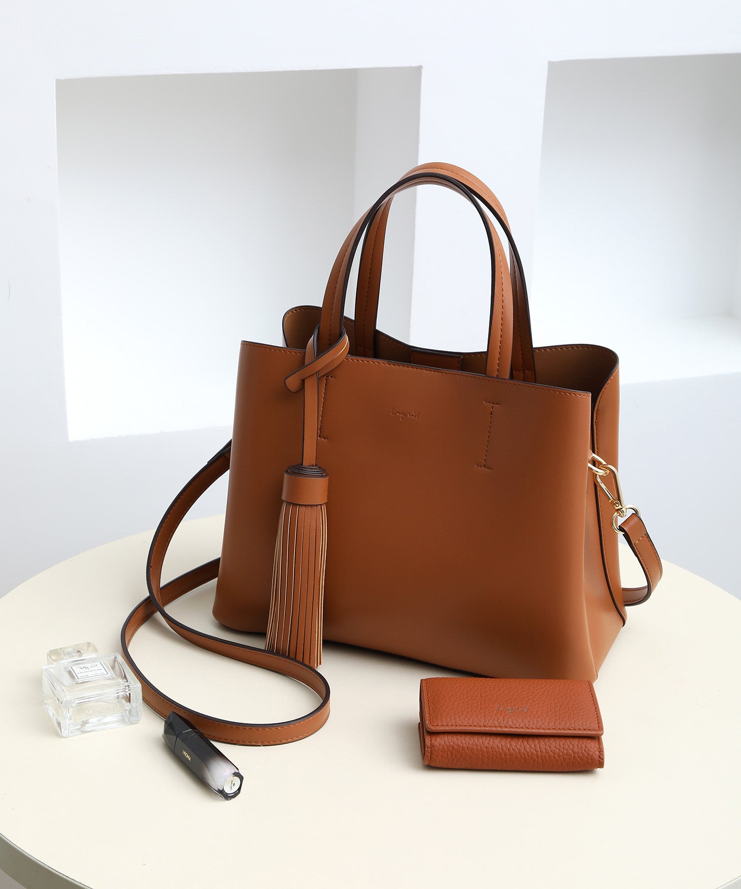 アングリッド Ungrid ビッグタッセル ハンドバッグ （CAM） CAM