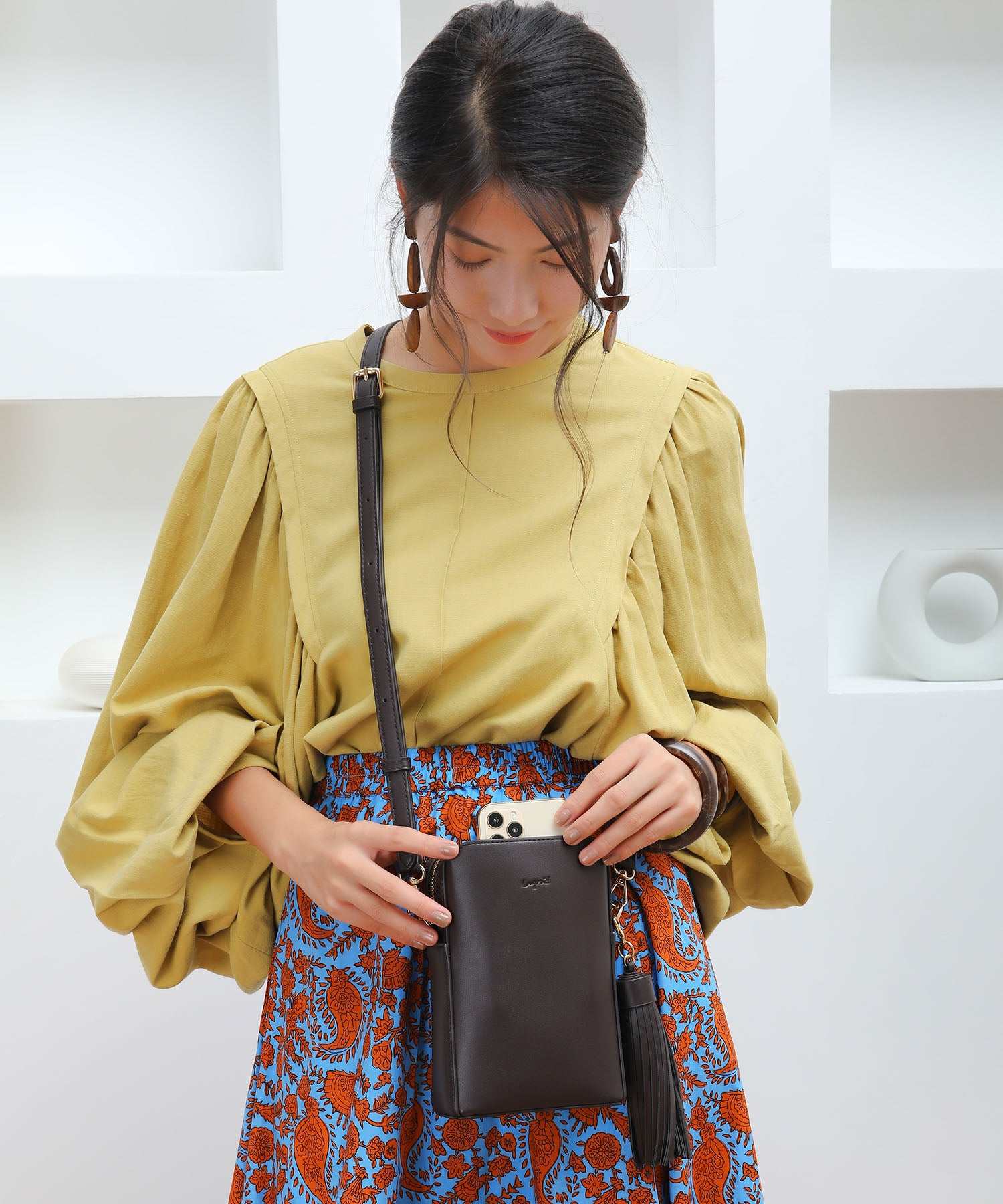 アングリッド Ungrid ビッグタッセル 縦長ミニポシェット （DBRN） DBRN