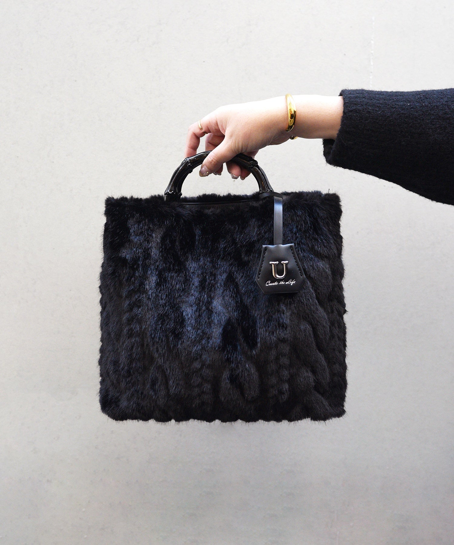 ユー U Sculpte【スキュルテ】ケーブルファーバンブー型ハンドルショルダーバッグ （ブラック） ブラック