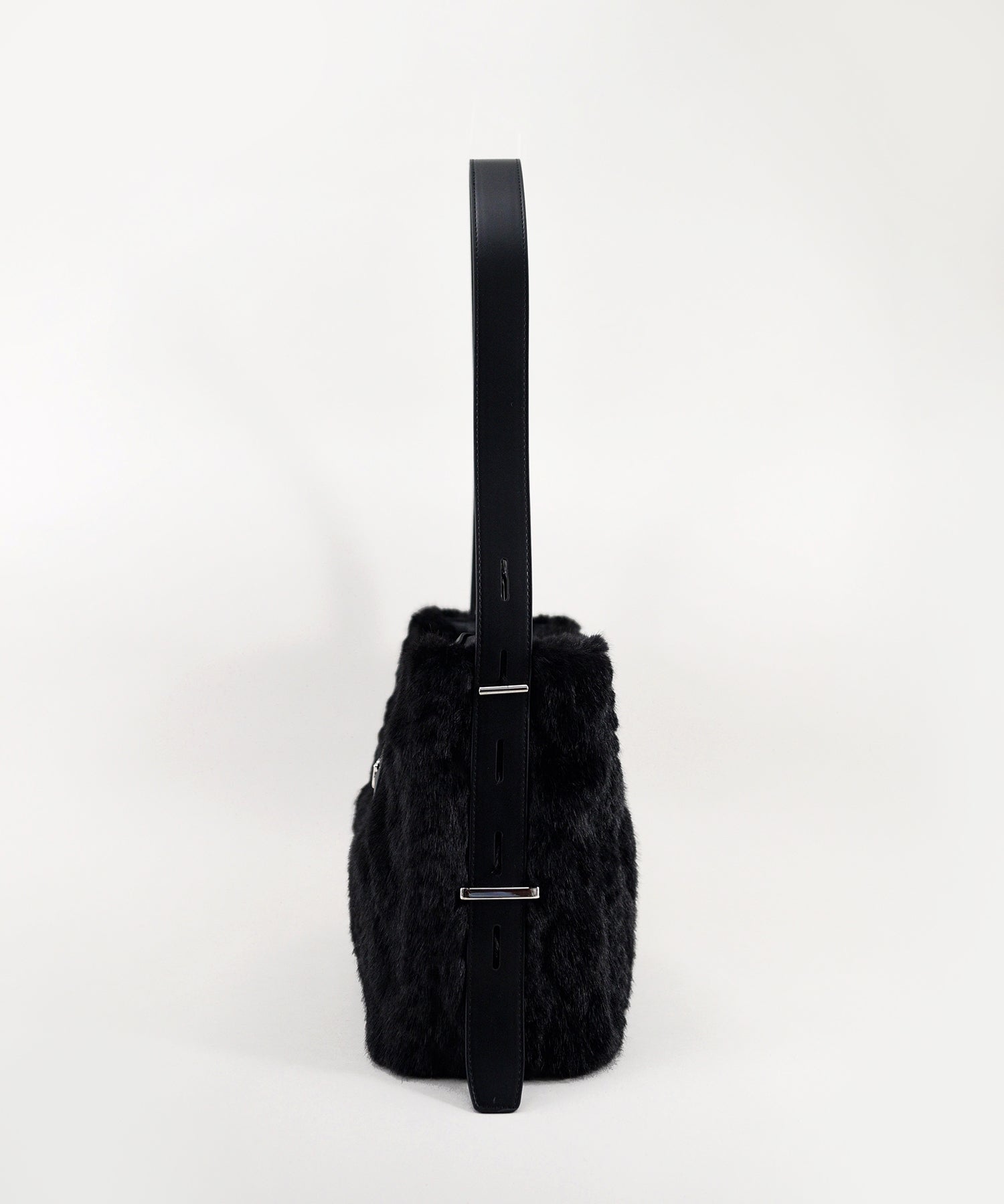 ユー U Sculpte【スキュルテ】ケーブルファーバンブー型ハンドルショルダーバッグ （ブラック） ブラック