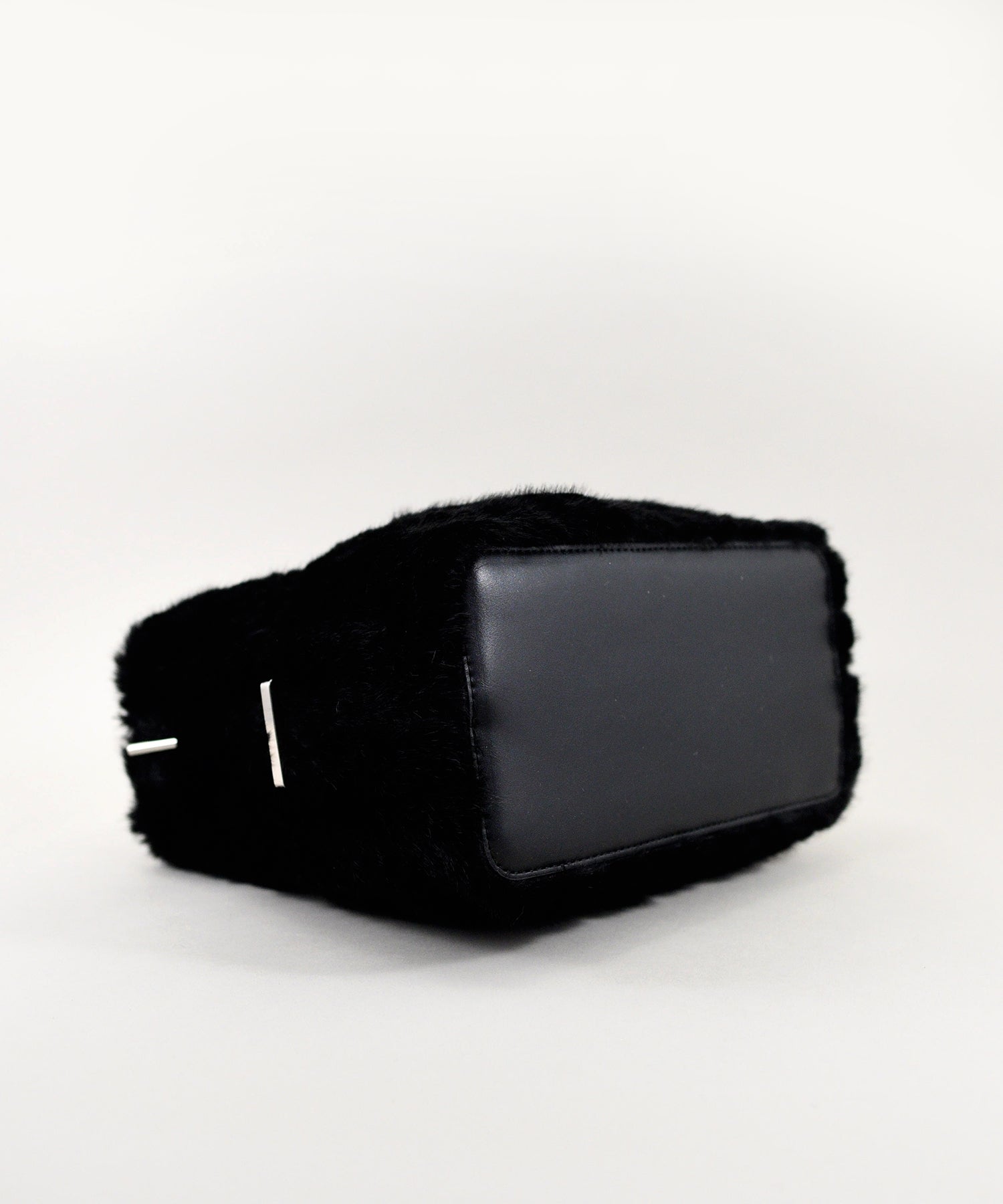 ユー U Sculpte【スキュルテ】ケーブルファーバンブー型ハンドルショルダーバッグ （ブラック） ブラック