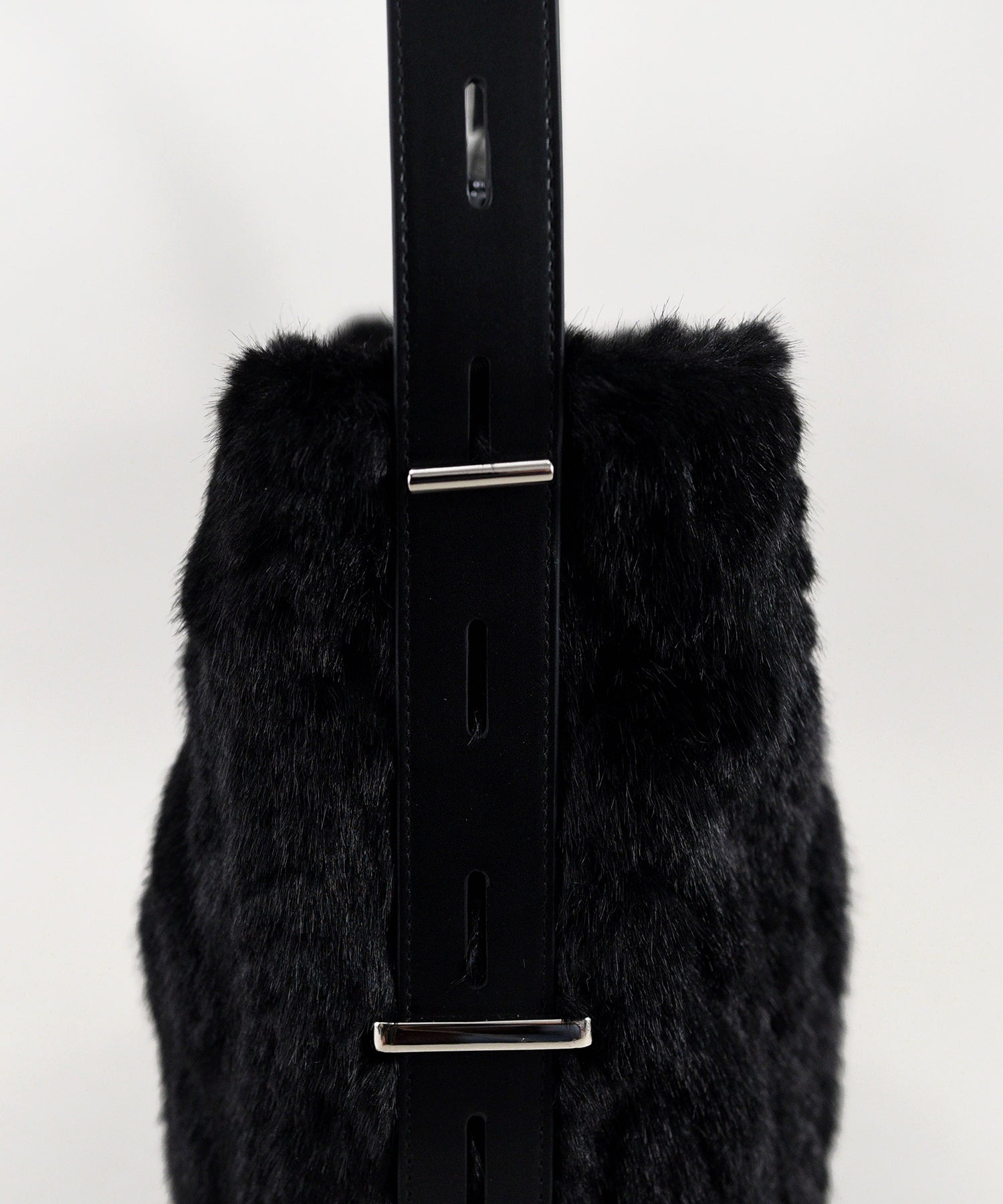 ユー U Sculpte【スキュルテ】ケーブルファーバンブー型ハンドルショルダーバッグ （ブラック） ブラック