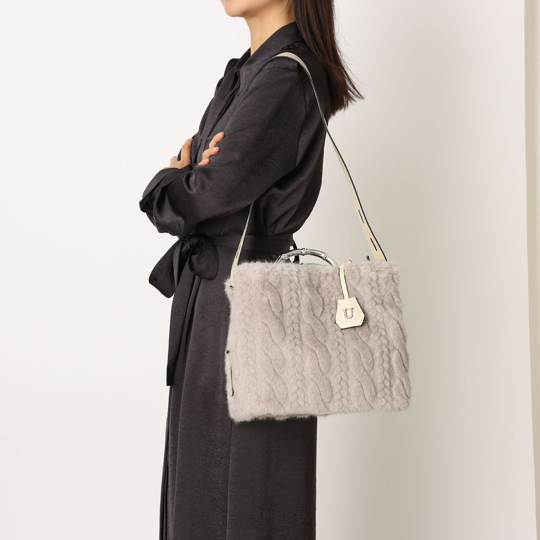 ユー U Sculpte【スキュルテ】ケーブルファーバンブー型ハンドルショルダーバッグ （ブラック） ブラック