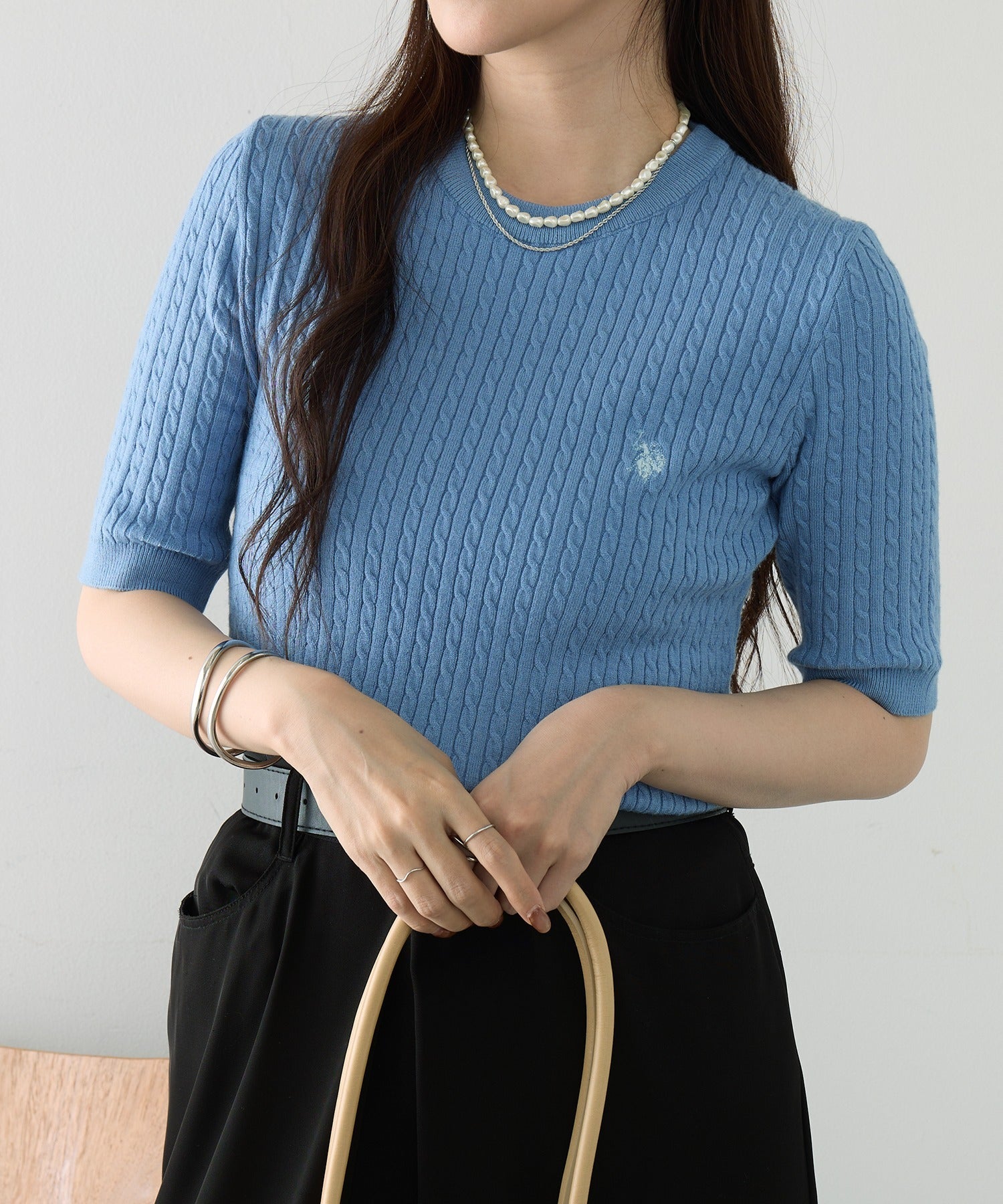 ユーエスポロアッスン U.S. POLO ASSN. ワンポイント刺繍 クルーネックケーブルニット （サックスブルー） サックスブルー