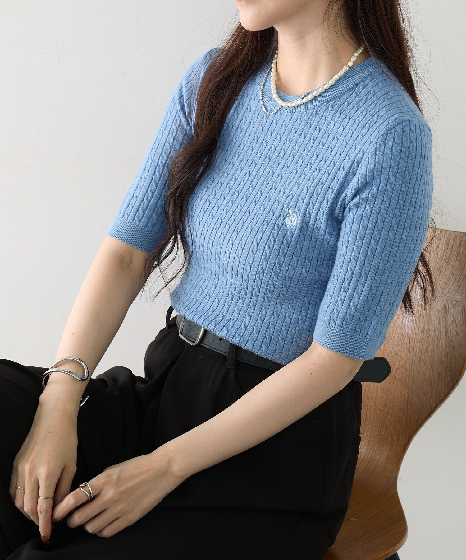 ユーエスポロアッスン U.S. POLO ASSN. ワンポイント刺繍 クルーネックケーブルニット （サックスブルー） サックスブルー