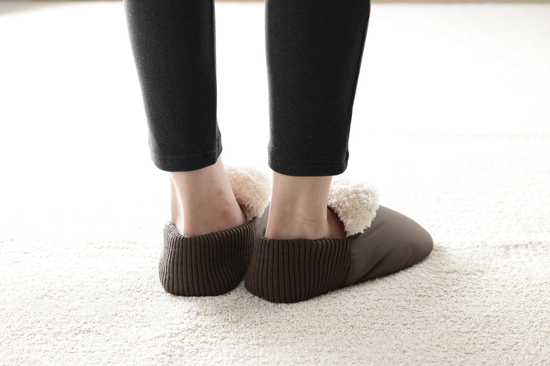 UCHI-COLLE Babouche-style room shoes Heating cushion