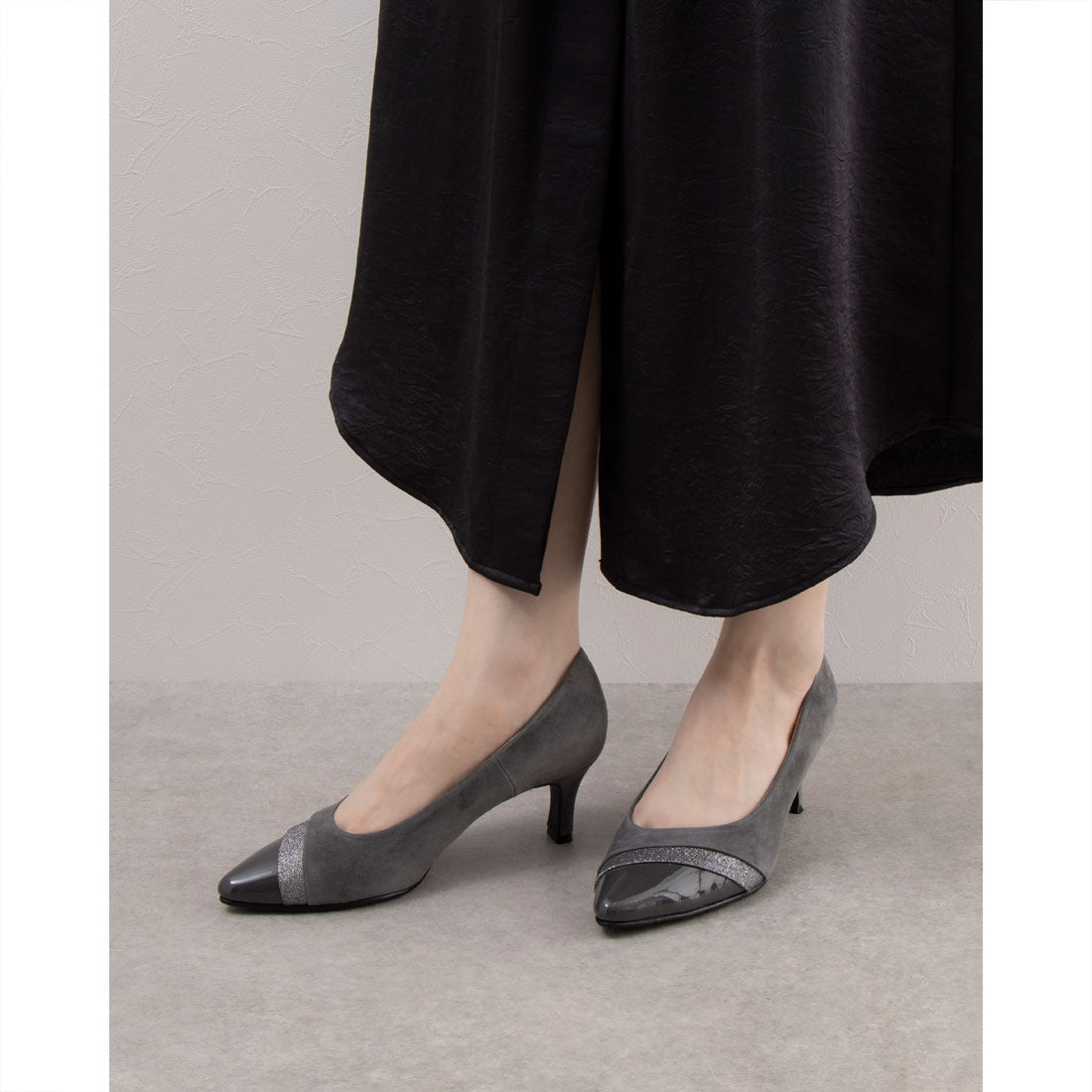 Unity pointed toe material combination pumps