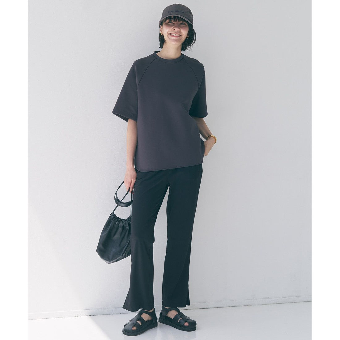 UNFILO BEAUTY FORM JERSEY light バックZIP プルオーバー （ブラック） ブラック