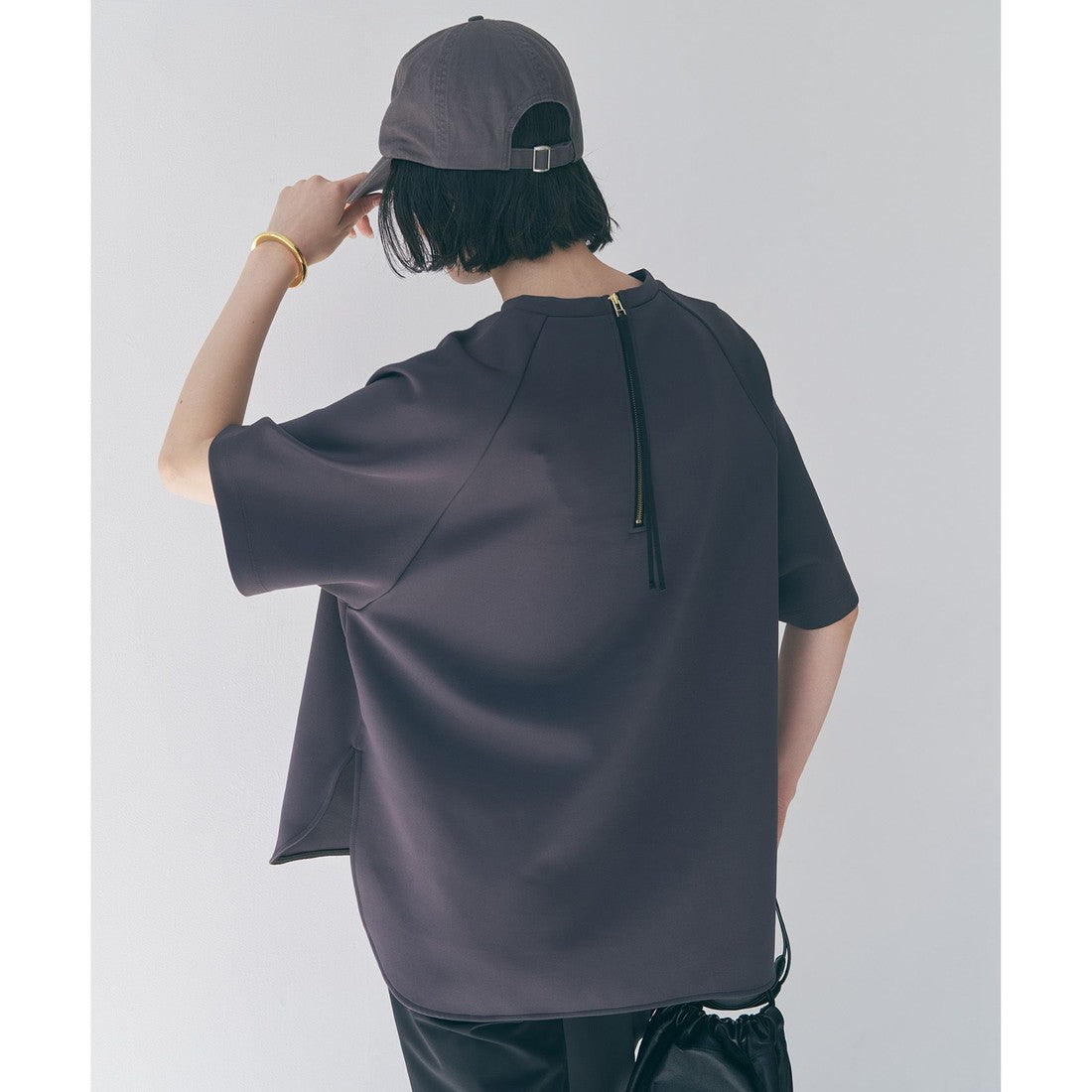 UNFILO BEAUTY FORM JERSEY light バックZIP プルオーバー （ブラック） ブラック