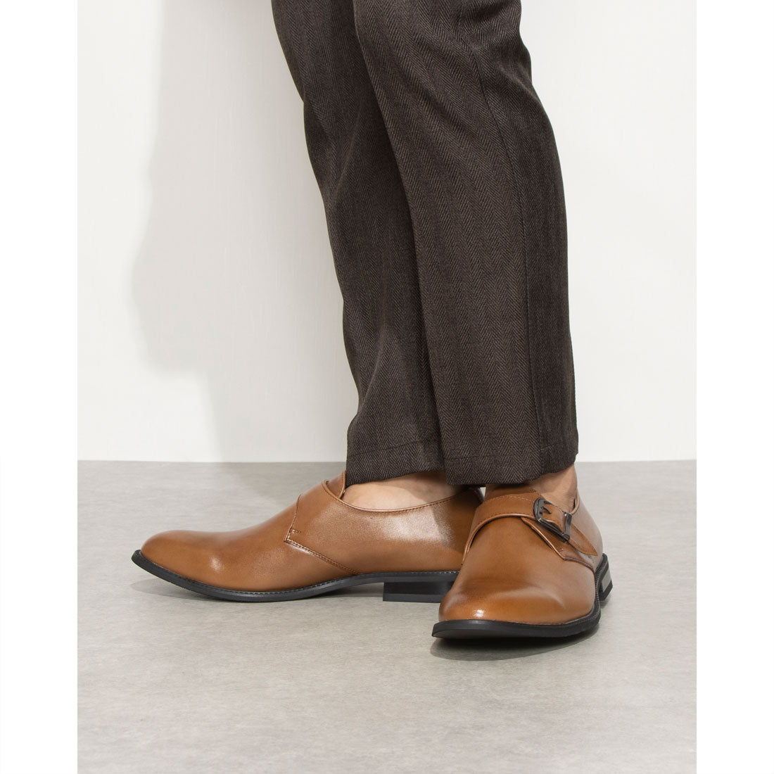 UN SNOBBISH Casual shoes
