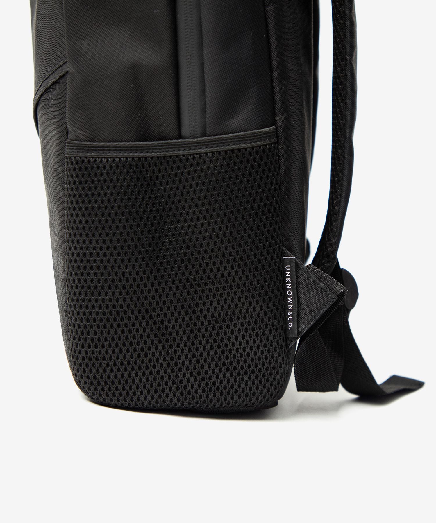 アンノウンアンドコー UNKNOWN&Co. アンノウンアンドコー UNKNOWN＆Co. バックパック リュック 22L A4サイズ収納可能 PC収納 軽量 大容量 通勤 通学 ビジネス ジャパンデザイン メンズ バッグ （BLACK/ブラック） BLACK/ブラック