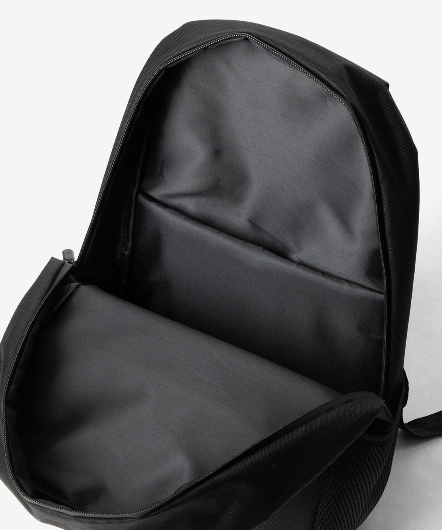 アンノウンアンドコー UNKNOWN&Co. アンノウンアンドコー UNKNOWN＆Co. バックパック リュック 22L A4サイズ収納可能 PC収納 軽量 大容量 通勤 通学 ビジネス ジャパンデザイン メンズ バッグ （BLACK/ブラック） BLACK/ブラック